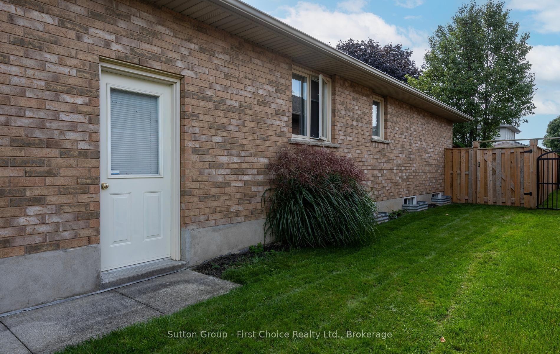 Photo 4 of 259 Briarhill Drive, Stratford — HOMEH