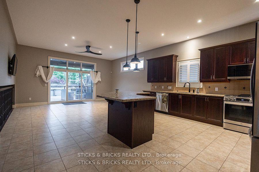 Photo 6 of 6415 Christopher Crescent, Niagara Falls, Forestview — HOMEH
