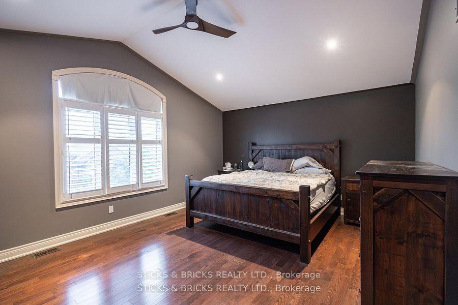 Photo 12 of 6415 Christopher Crescent, Niagara Falls, Forestview — HOMEH