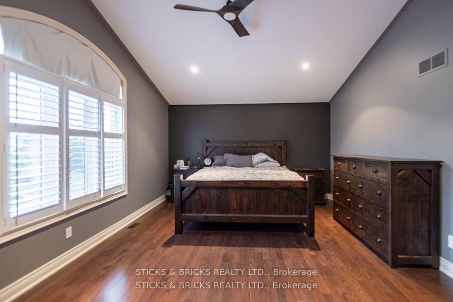Photo 13 of 6415 Christopher Crescent, Niagara Falls, Forestview — HOMEH