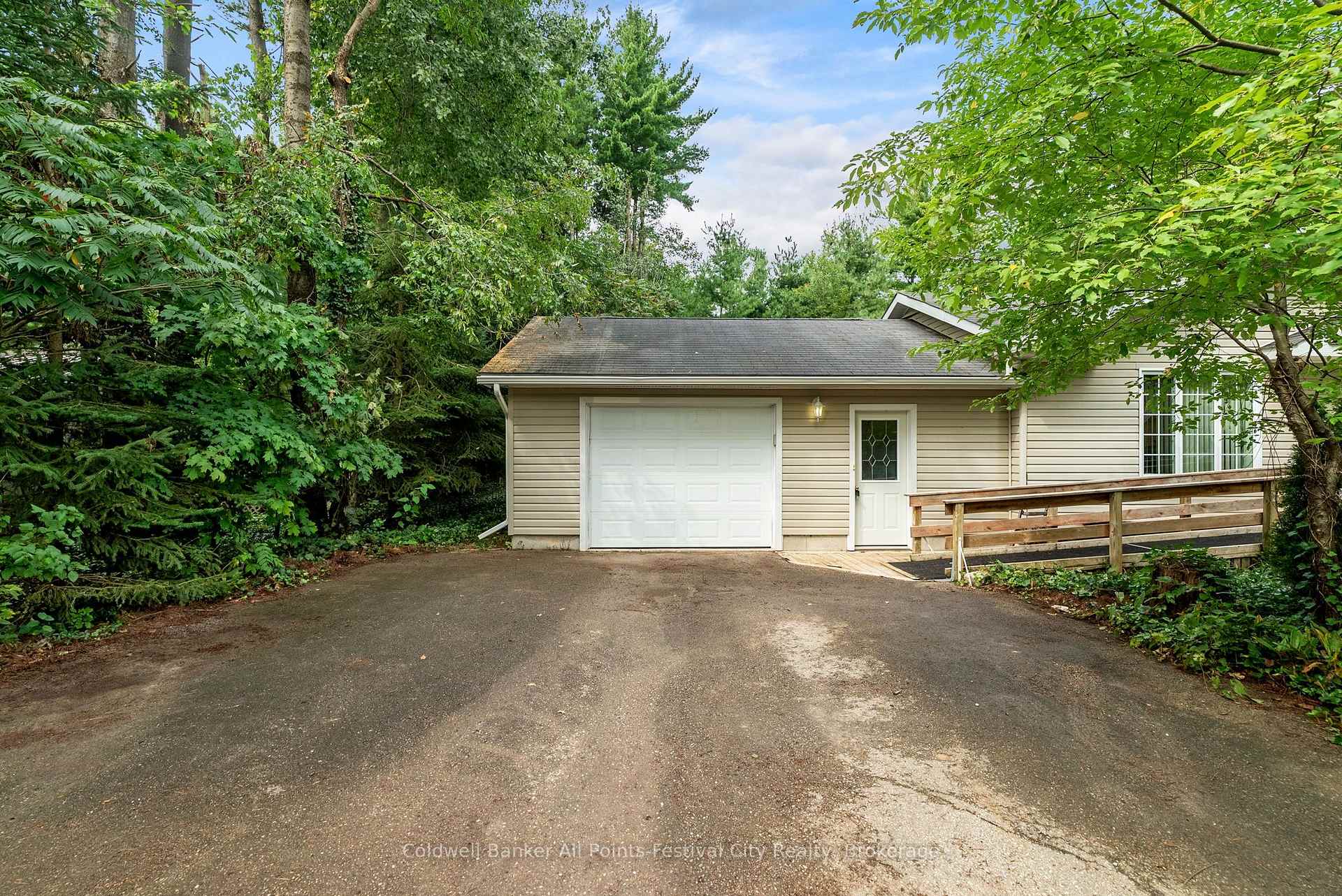 Photo 25 of 905 White Cedar Drive, Central Huron, Goderich — HOMEH
