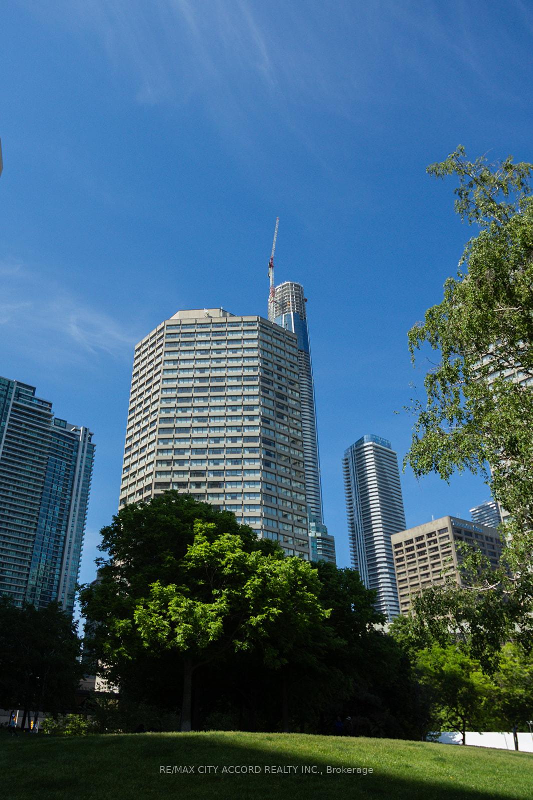 Photo 3 of Unit 2018, 33 Harbour Square, Toronto, Waterfront Communities — HOMEH