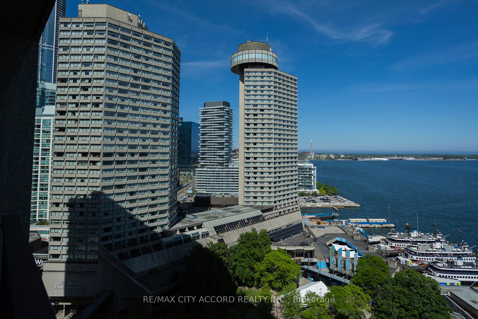 Photo 4 of Unit 2018, 33 Harbour Square, Toronto, Waterfront Communities — HOMEH