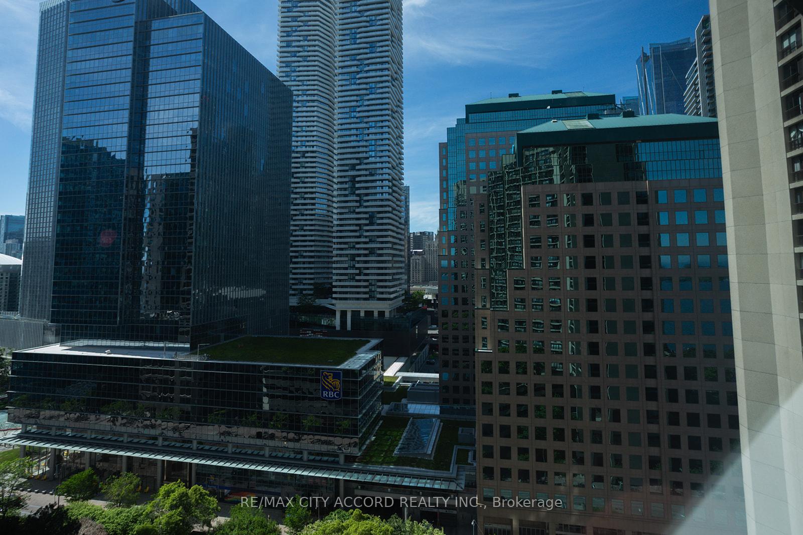 Photo 6 of Unit 2018, 33 Harbour Square, Toronto, Waterfront Communities — HOMEH