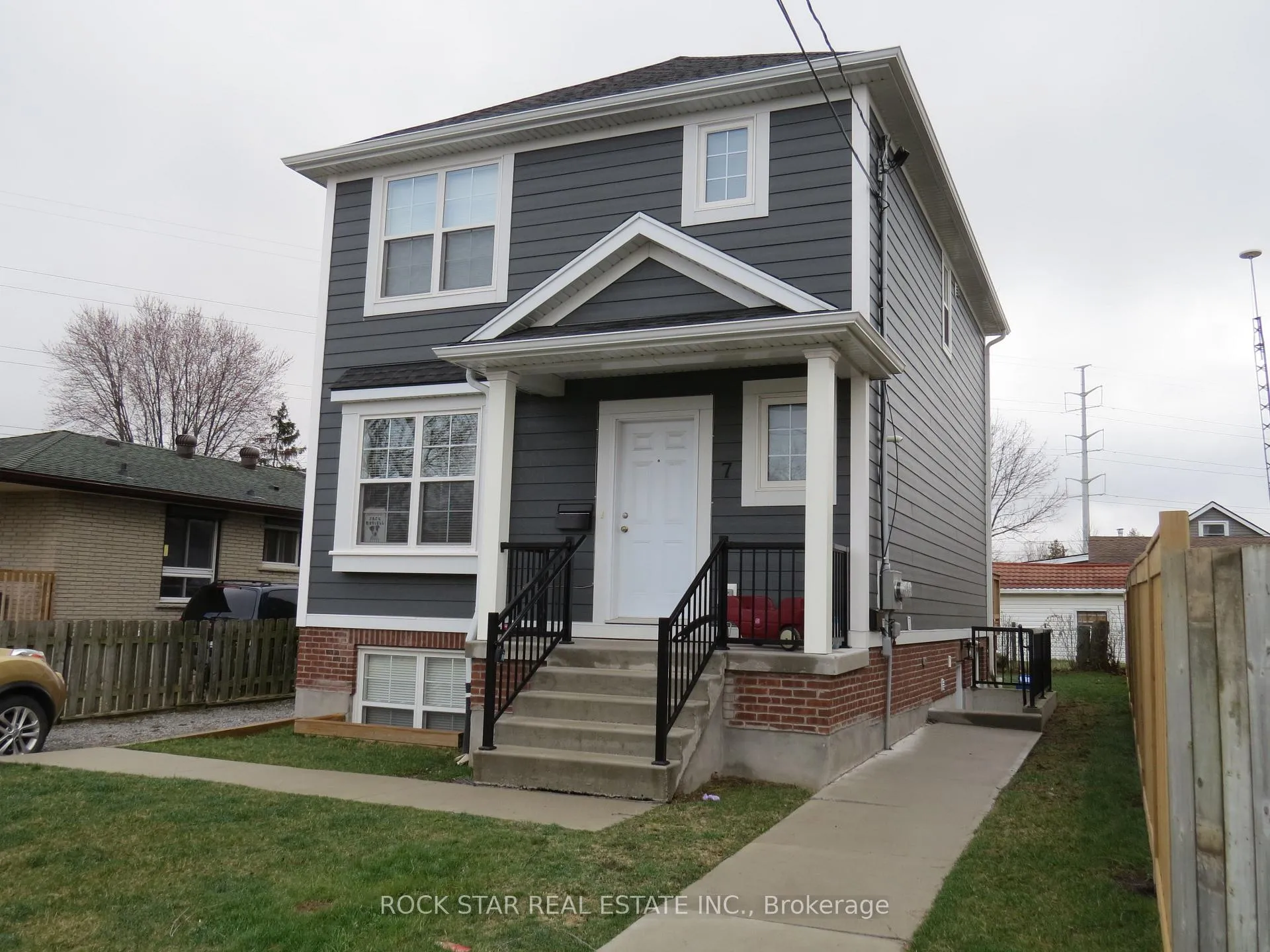 Photo 1 of 7 Dundonald Street, St. Catharines, Secord Woods — HOMEH
