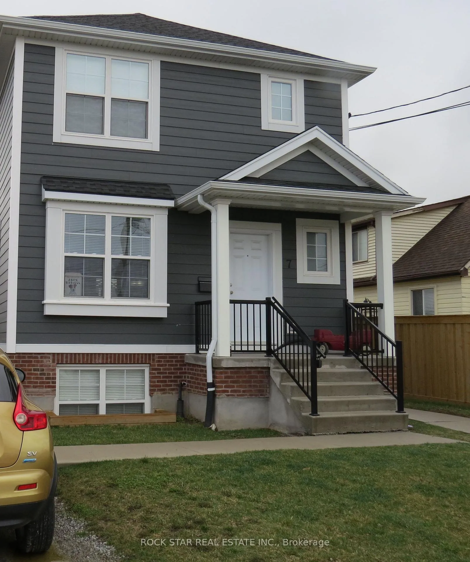 Photo 2 of 7 Dundonald Street, St. Catharines, Secord Woods — HOMEH