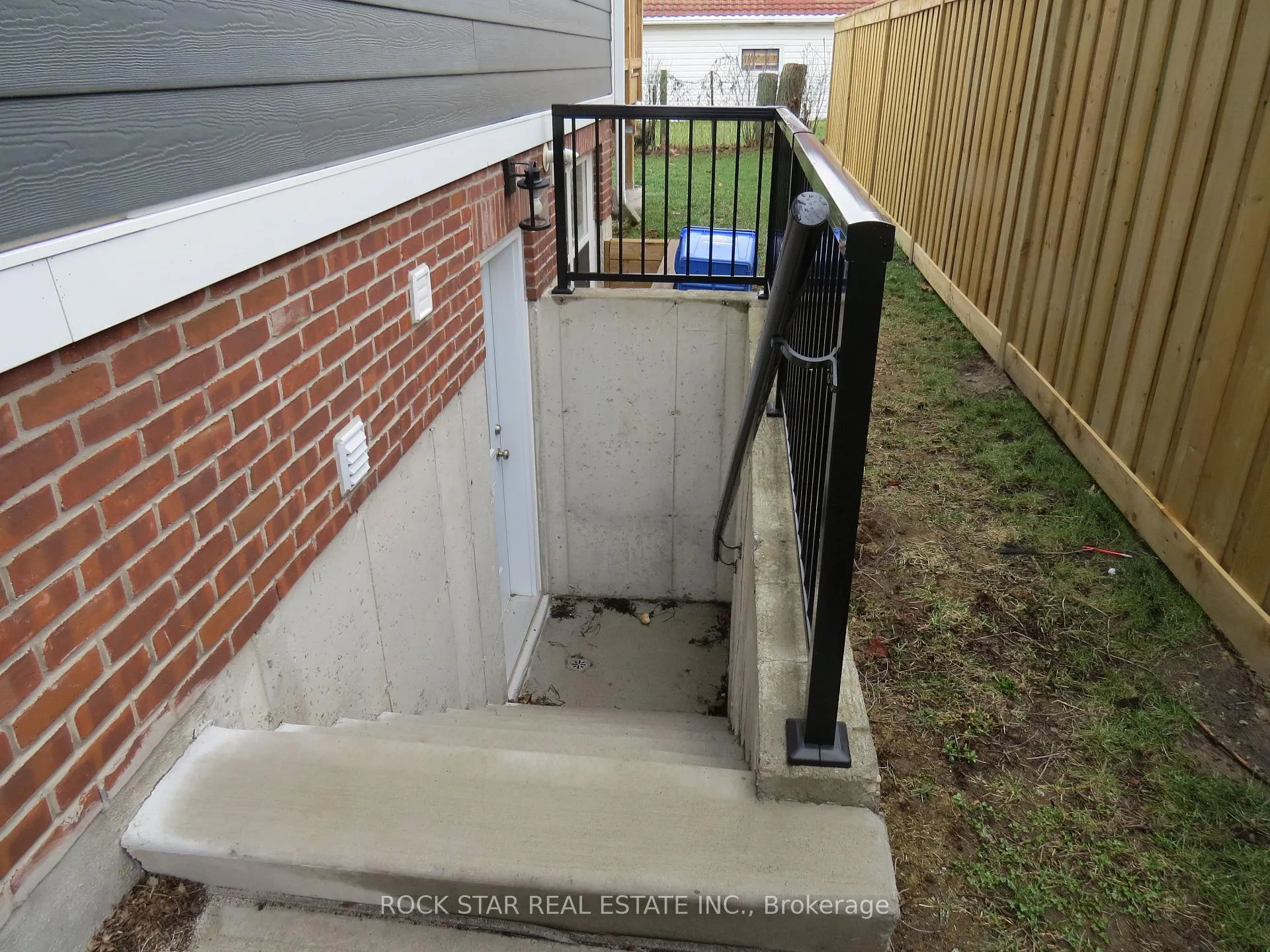 Photo 34 of 7 Dundonald Street, St. Catharines, Secord Woods — HOMEH