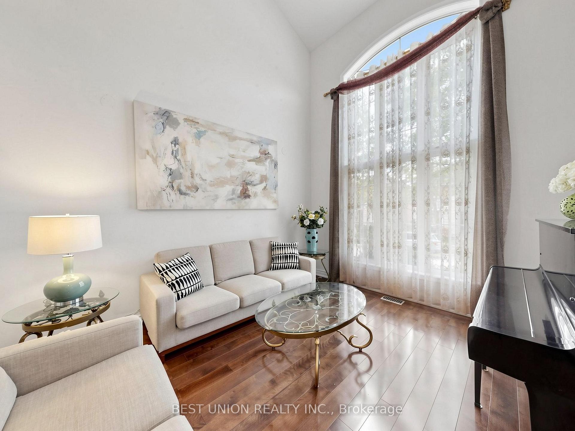 Photo 9 of 40 Gemini Crescent, Richmond Hill, Rouge Woods — HOMEH