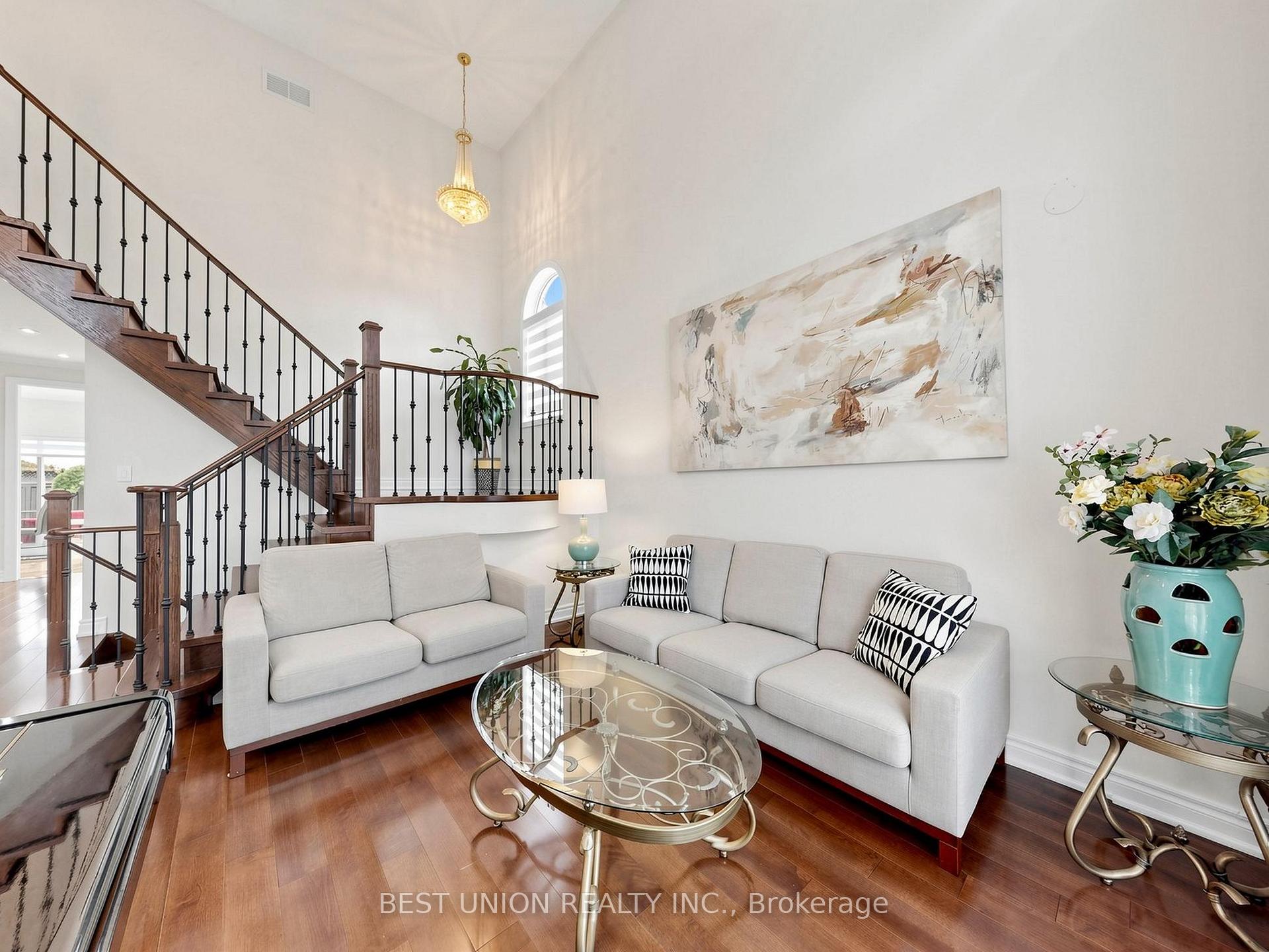 Photo 11 of 40 Gemini Crescent, Richmond Hill, Rouge Woods — HOMEH