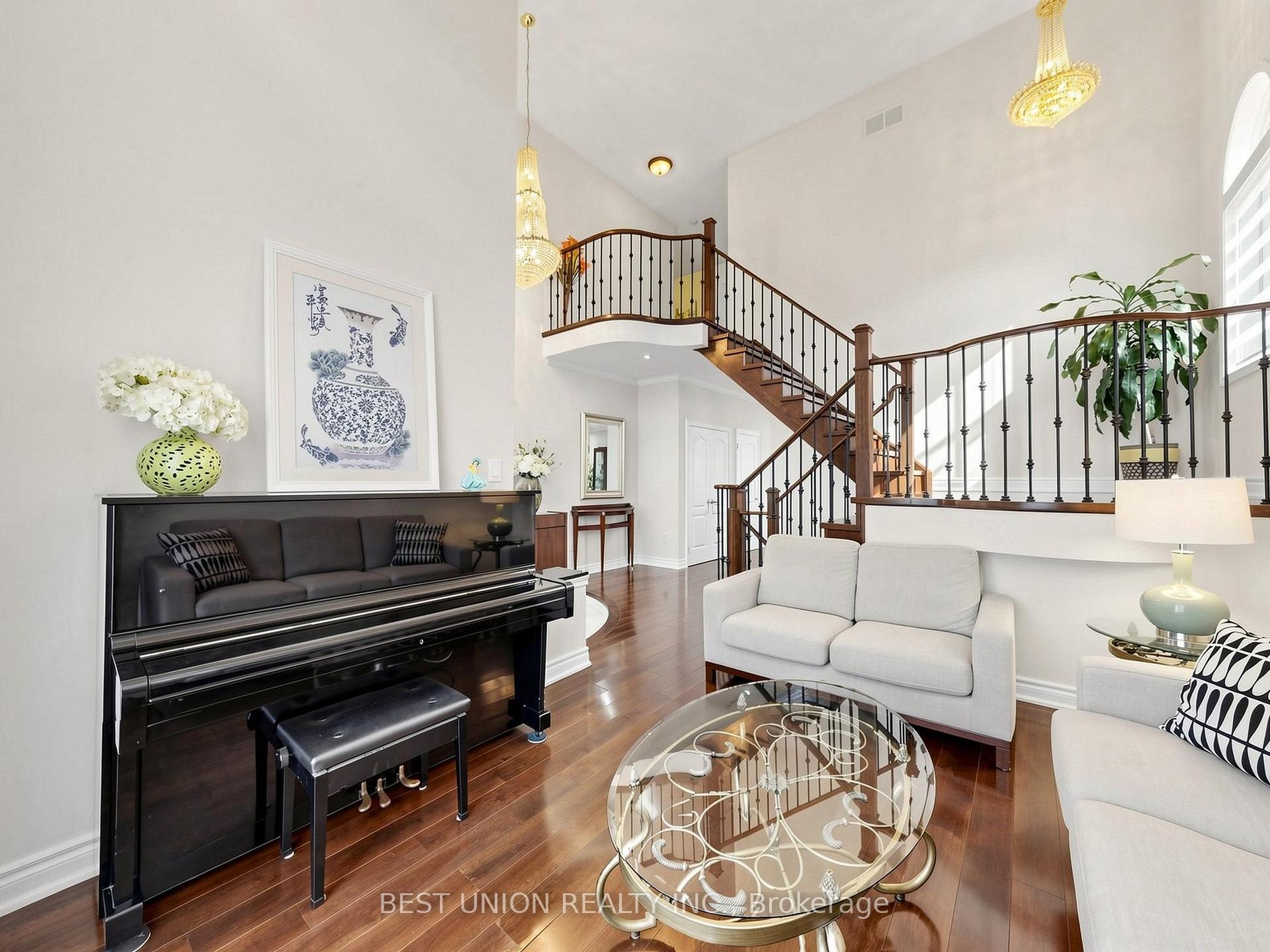 Photo 12 of 40 Gemini Crescent, Richmond Hill, Rouge Woods — HOMEH