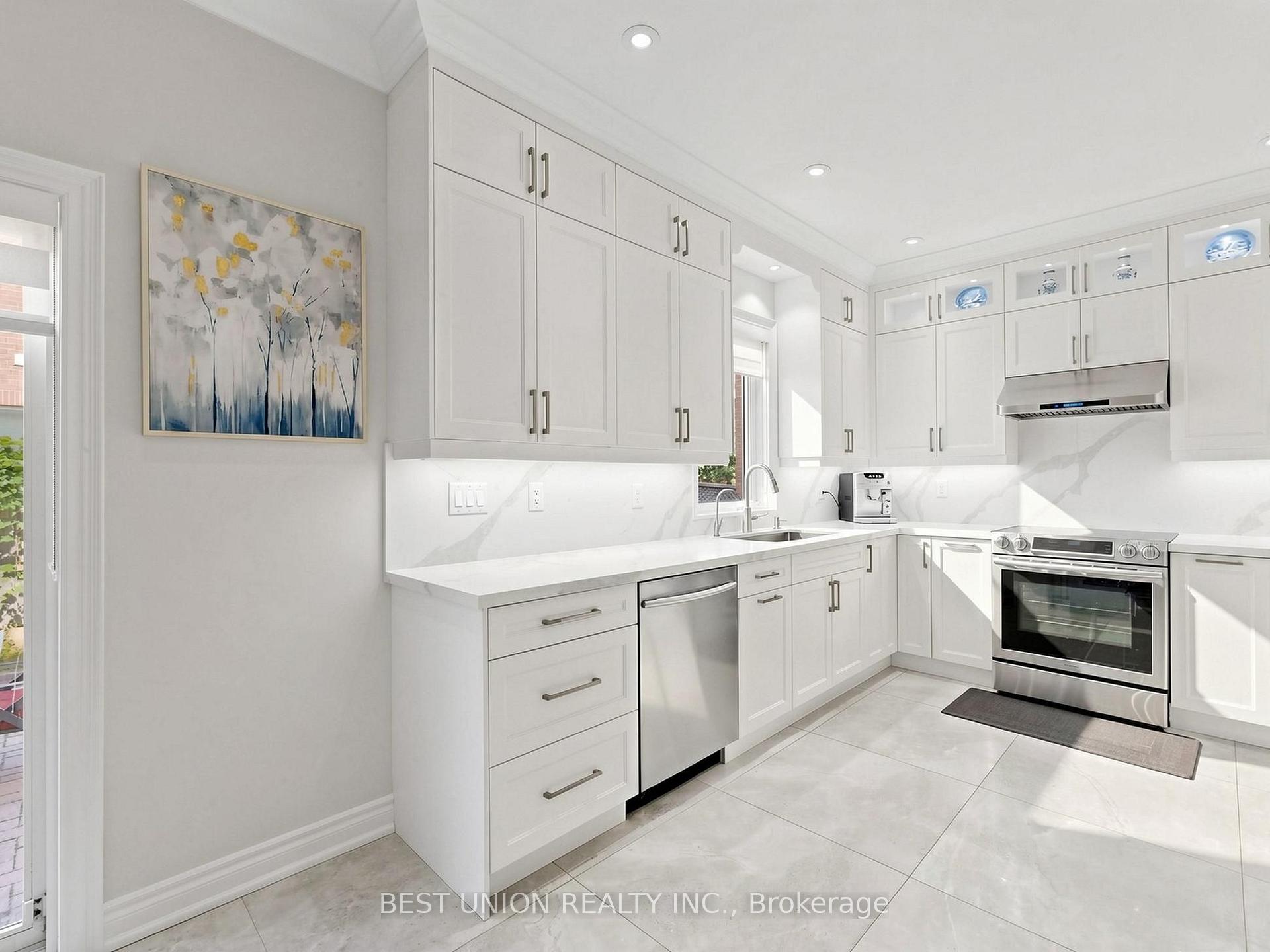 Photo 19 of 40 Gemini Crescent, Richmond Hill, Rouge Woods — HOMEH