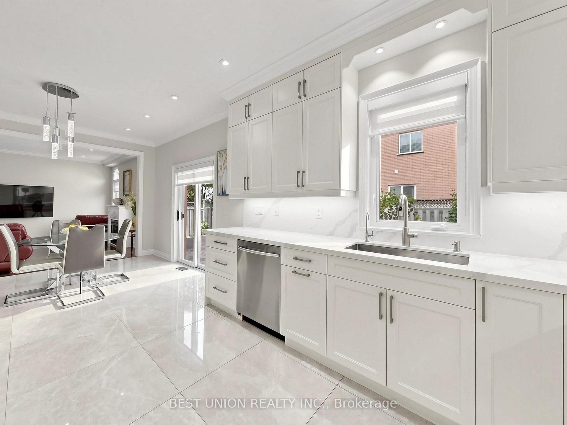 Photo 25 of 40 Gemini Crescent, Richmond Hill, Rouge Woods — HOMEH