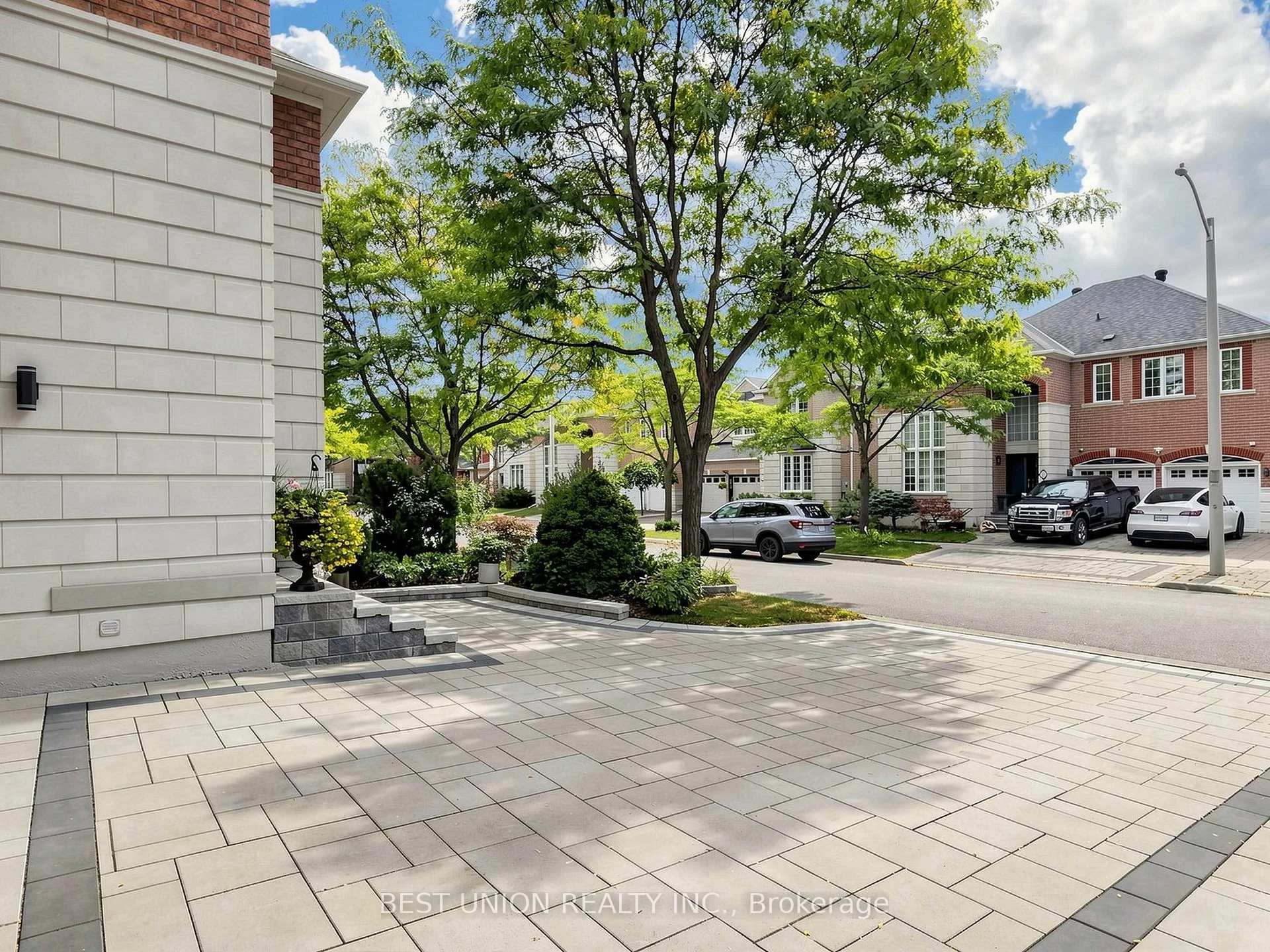 Photo 4 of 40 Gemini Crescent, Richmond Hill, Rouge Woods — HOMEH