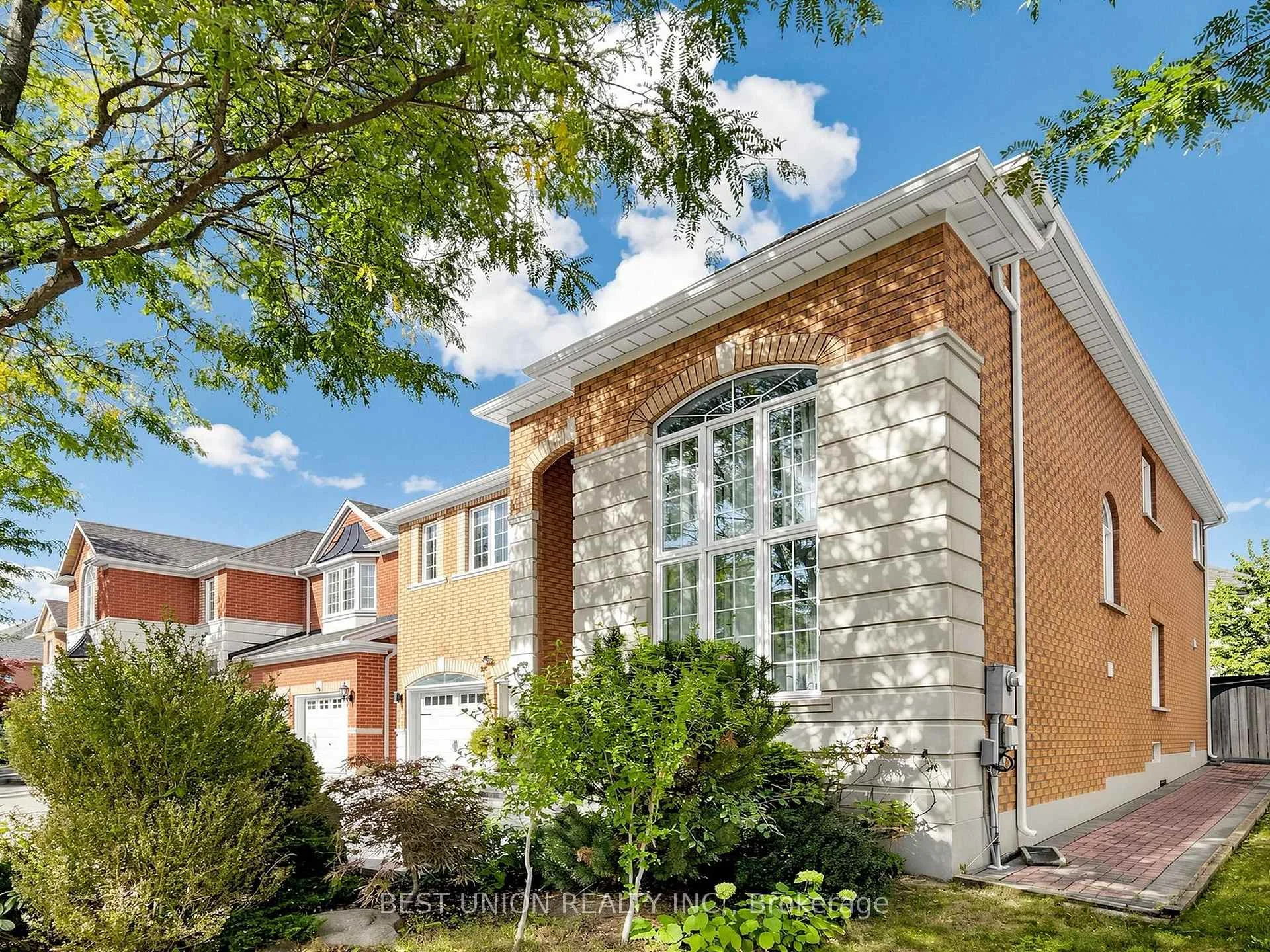 Photo 6 of 40 Gemini Crescent, Richmond Hill, Rouge Woods — HOMEH