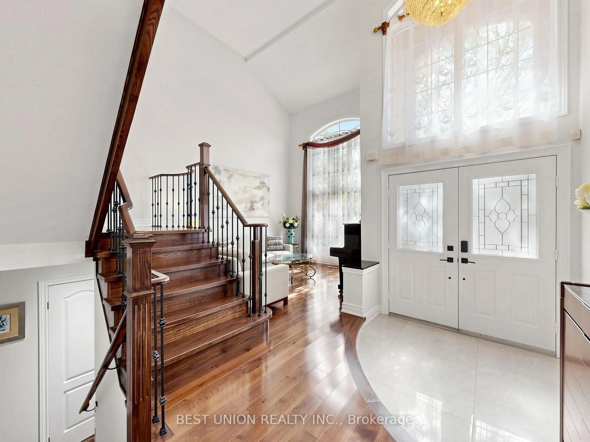Photo 10 of 40 Gemini Crescent, Richmond Hill, Rouge Woods — HOMEH
