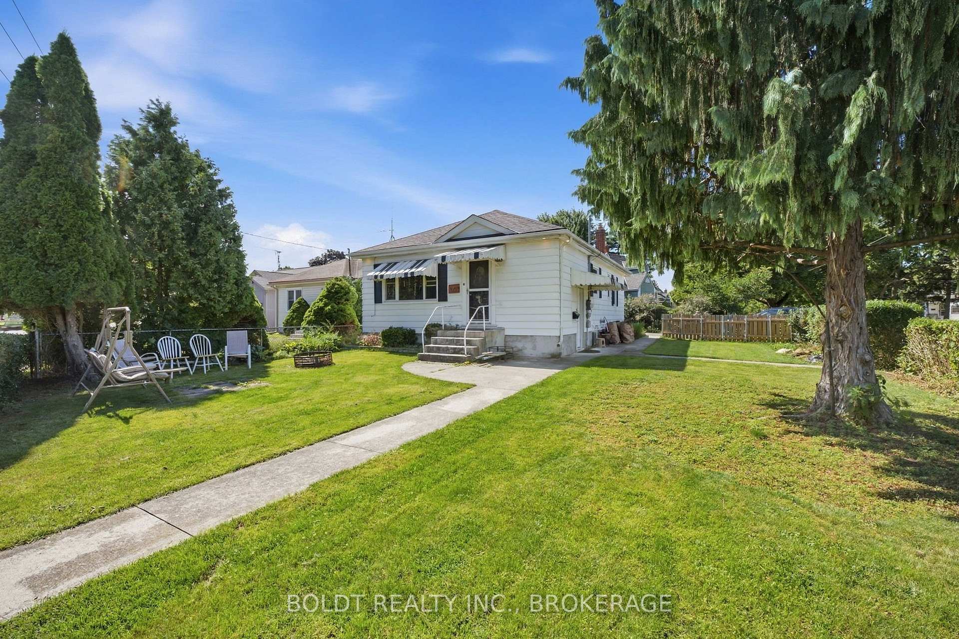 Photo 2 of Unit Upper, 403 Grantham Avenue, St. Catharines, Carlton/Bunting — HOMEH