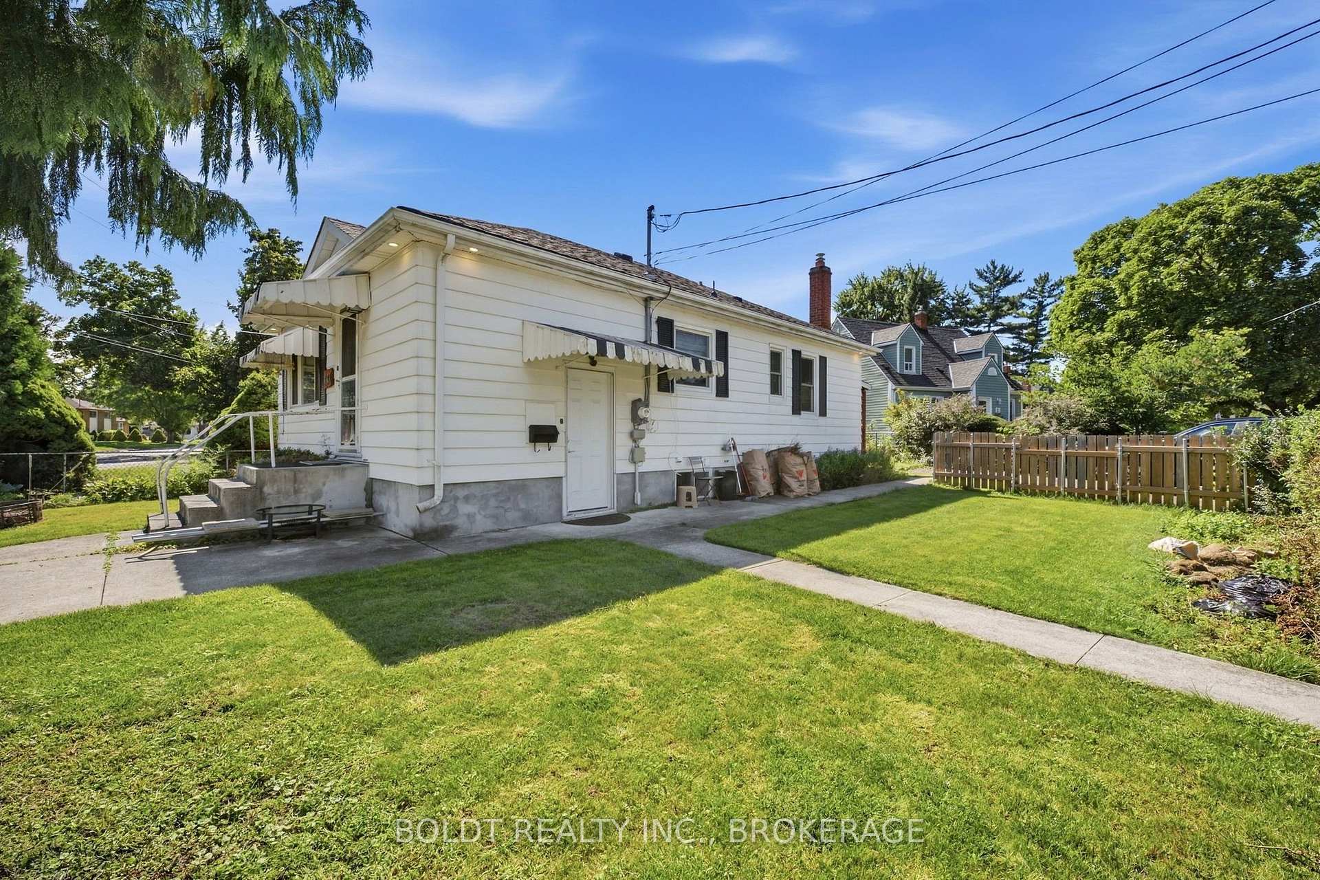 Photo 3 of Unit Upper, 403 Grantham Avenue, St. Catharines, Carlton/Bunting — HOMEH