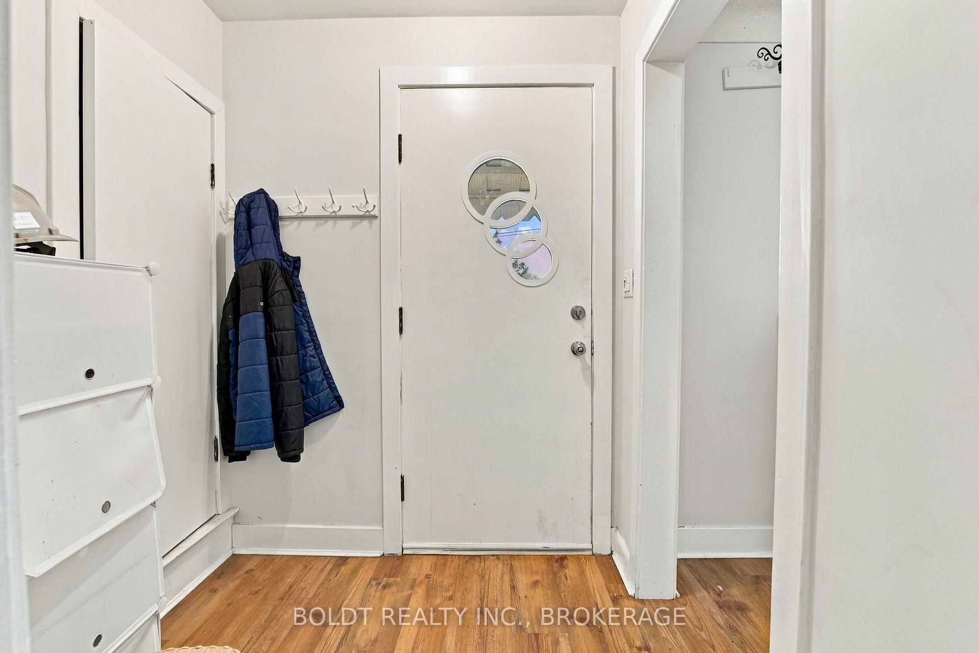 Photo 7 of Unit Upper, 403 Grantham Avenue, St. Catharines, Carlton/Bunting — HOMEH