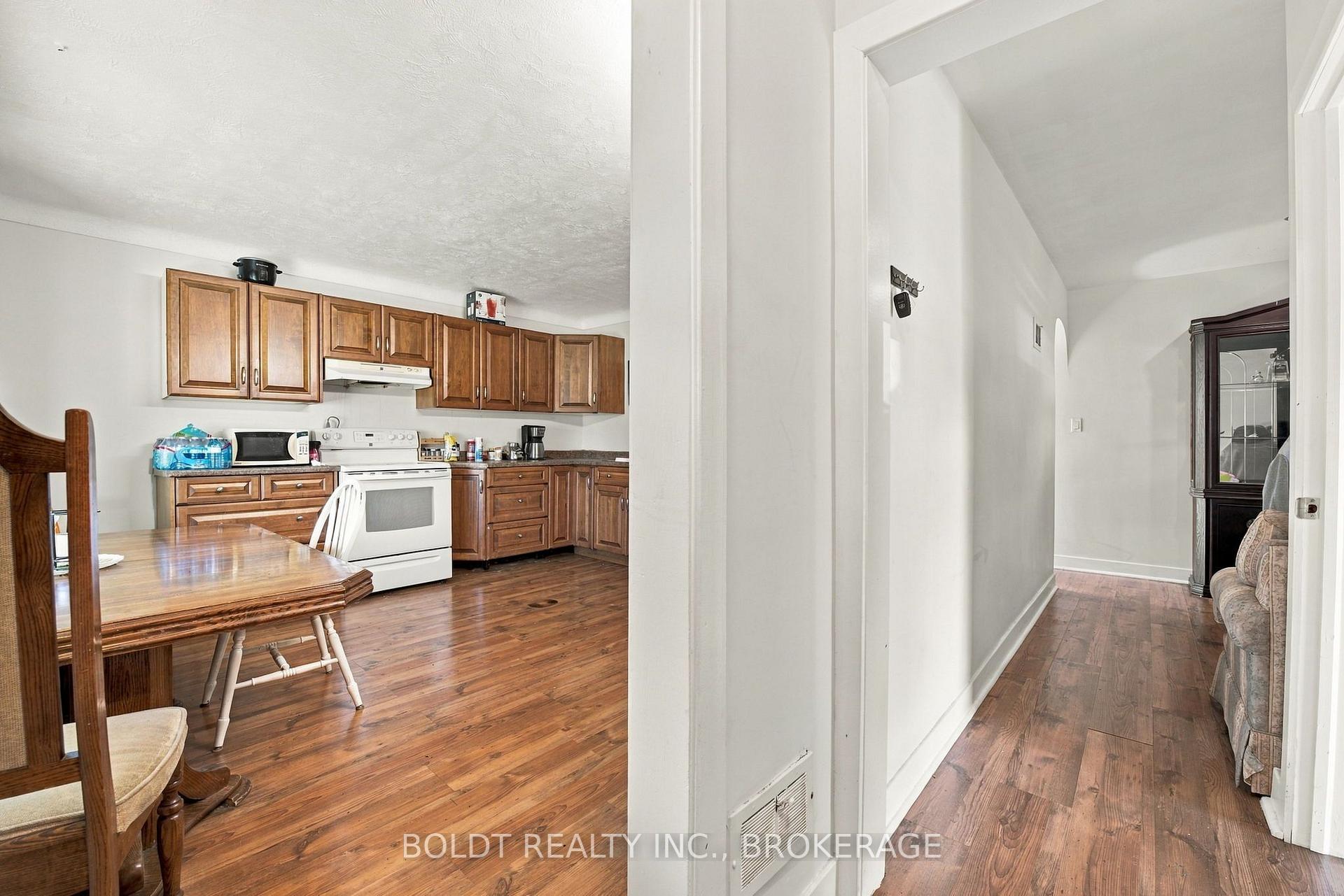 Photo 8 of Unit Upper, 403 Grantham Avenue, St. Catharines, Carlton/Bunting — HOMEH
