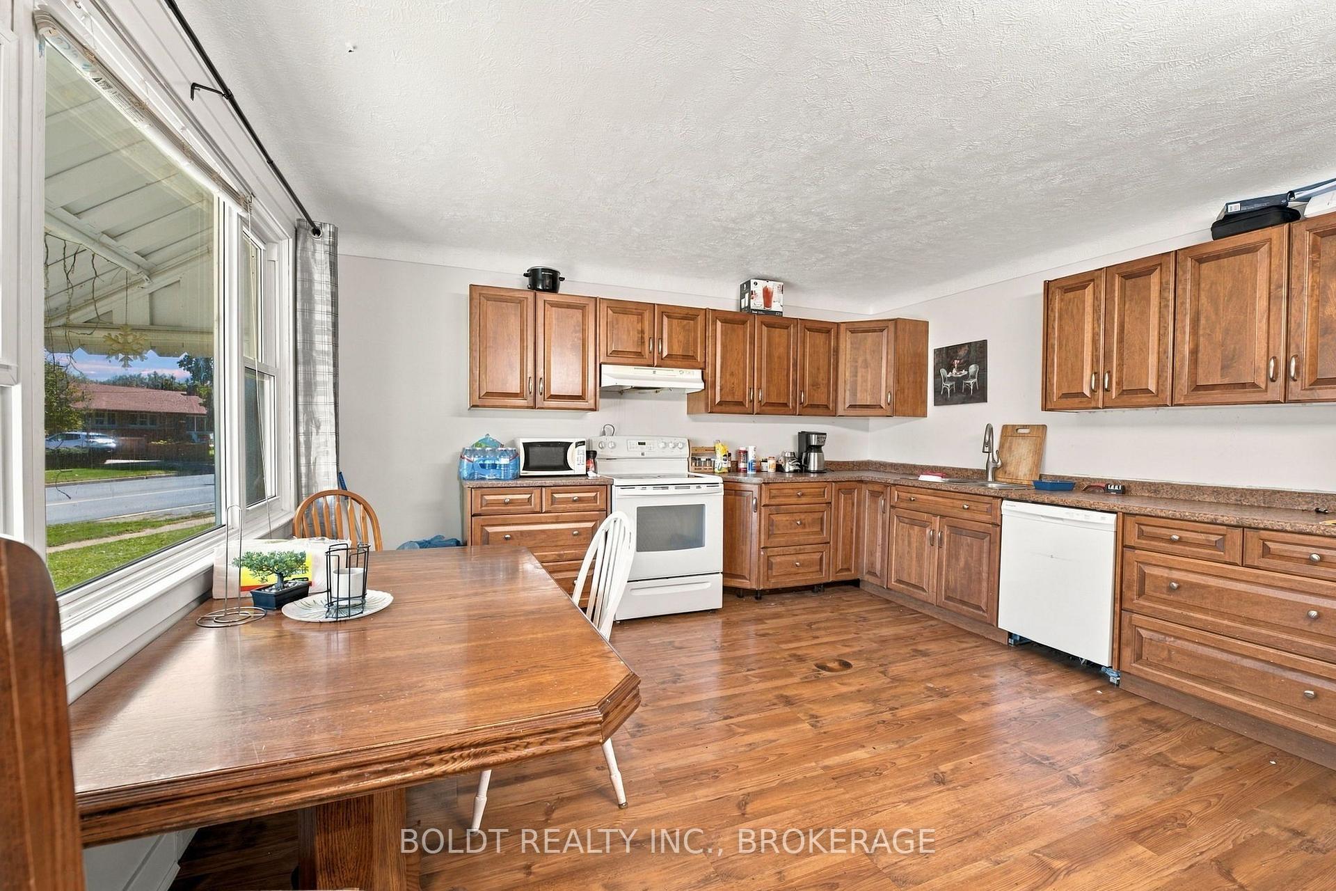 Photo 9 of Unit Upper, 403 Grantham Avenue, St. Catharines, Carlton/Bunting — HOMEH