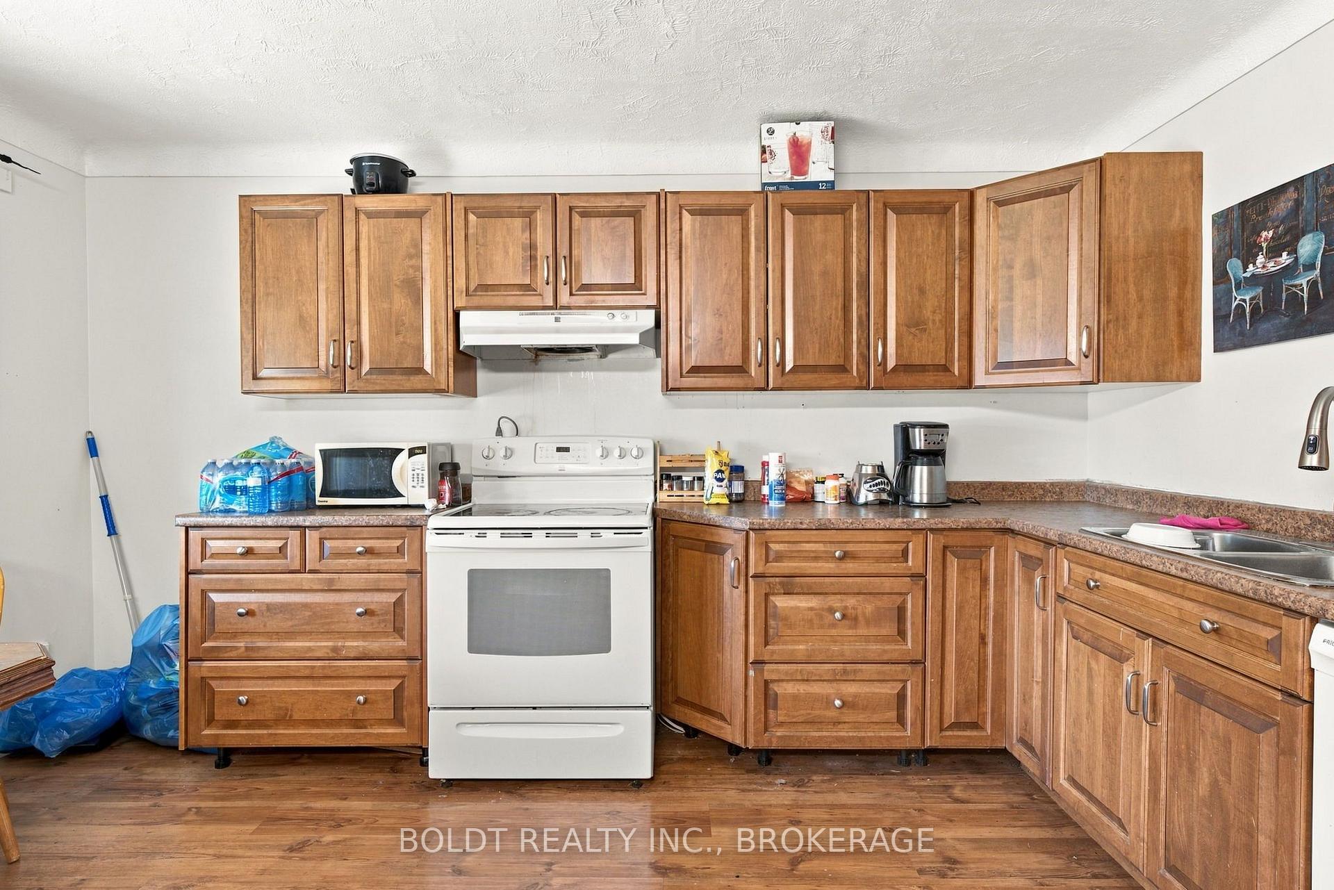 Photo 10 of Unit Upper, 403 Grantham Avenue, St. Catharines, Carlton/Bunting — HOMEH