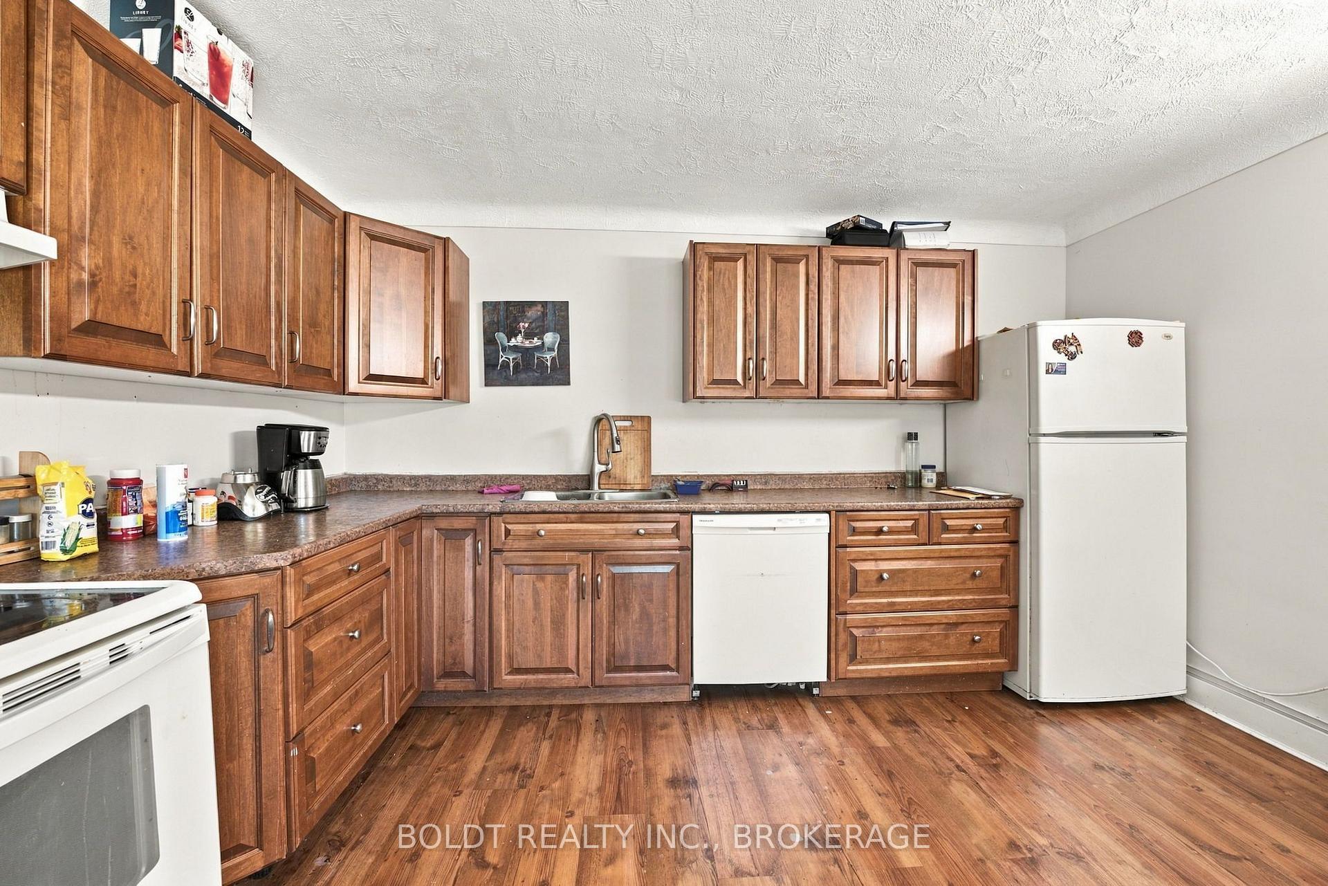 Photo 12 of Unit Upper, 403 Grantham Avenue, St. Catharines, Carlton/Bunting — HOMEH