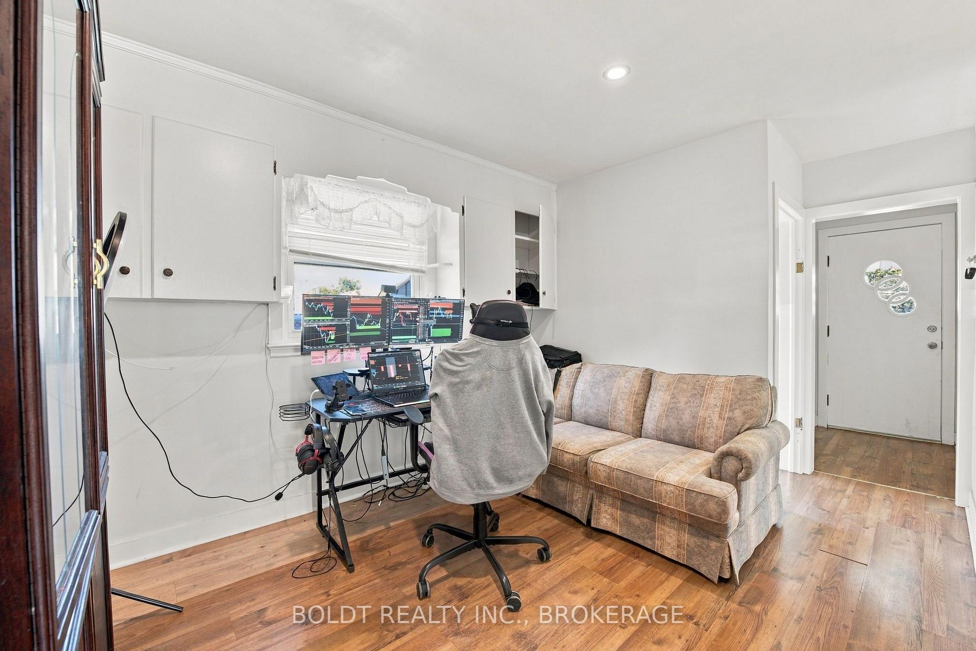 Photo 14 of Unit Upper, 403 Grantham Avenue, St. Catharines, Carlton/Bunting — HOMEH