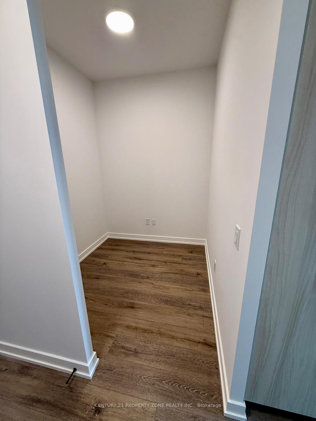 Photo 4 of Unit 904, 21 Meadowdale Road, Vaughan, Vaughan Corporate Centre — HOMEH