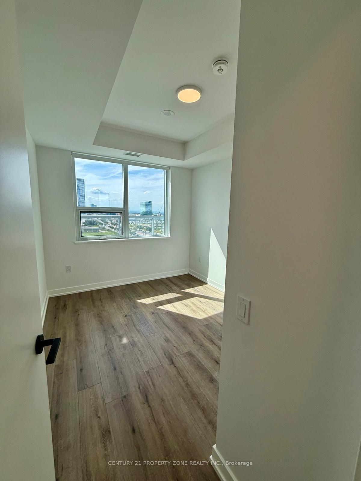 Photo 10 of Unit 904, 21 Meadowdale Road, Vaughan, Vaughan Corporate Centre — HOMEH