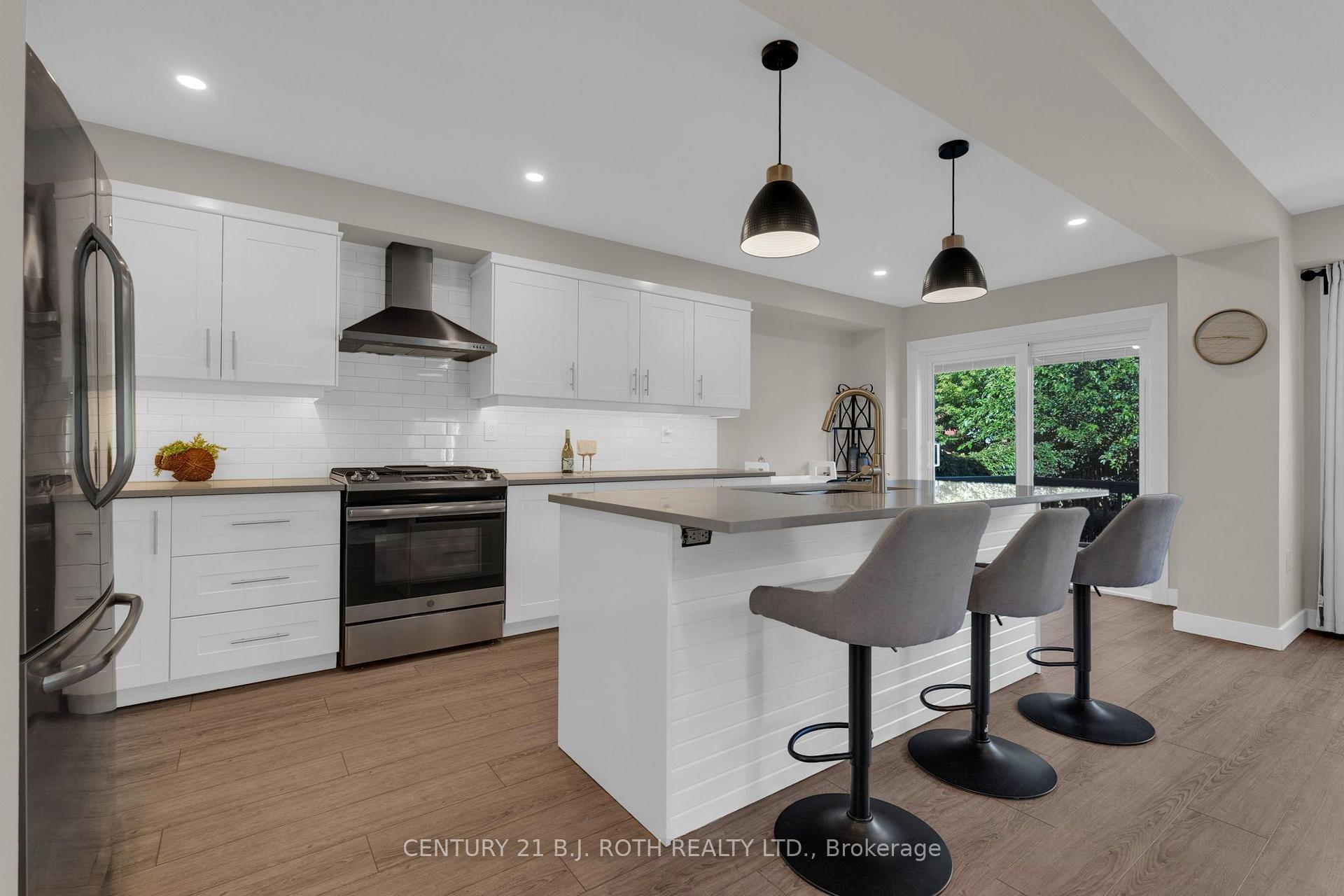 Photo 7 of 168 Cunningham Drive, Barrie, Ardagh — HOMEH