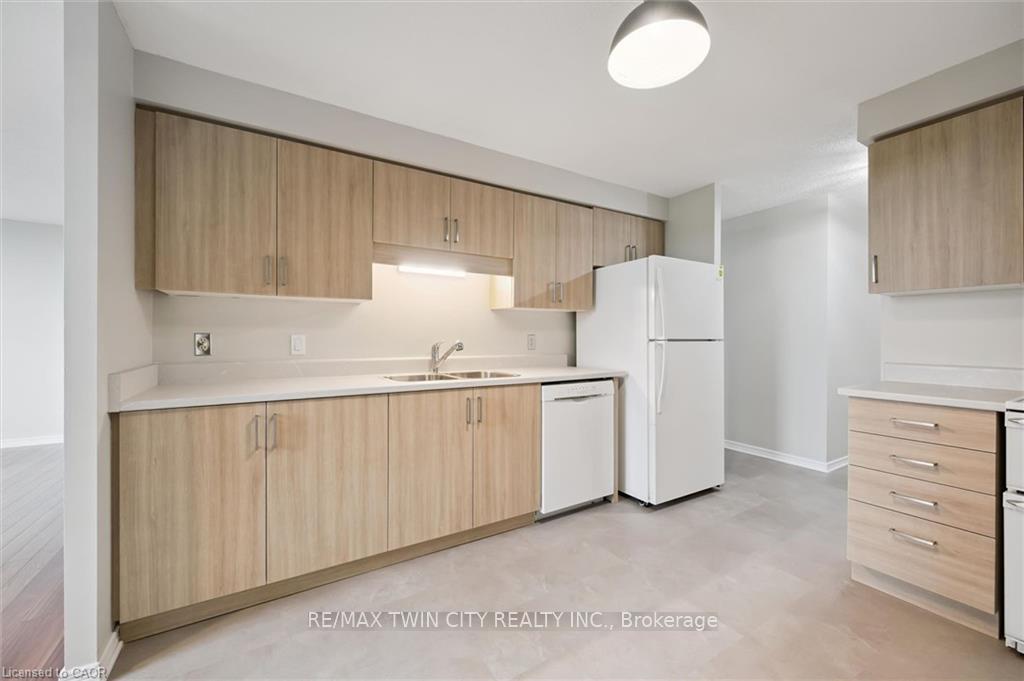 Photo 5 of Unit 1603, 35 Green Valley Drive, Kitchener, Pioneer Park — HOMEH