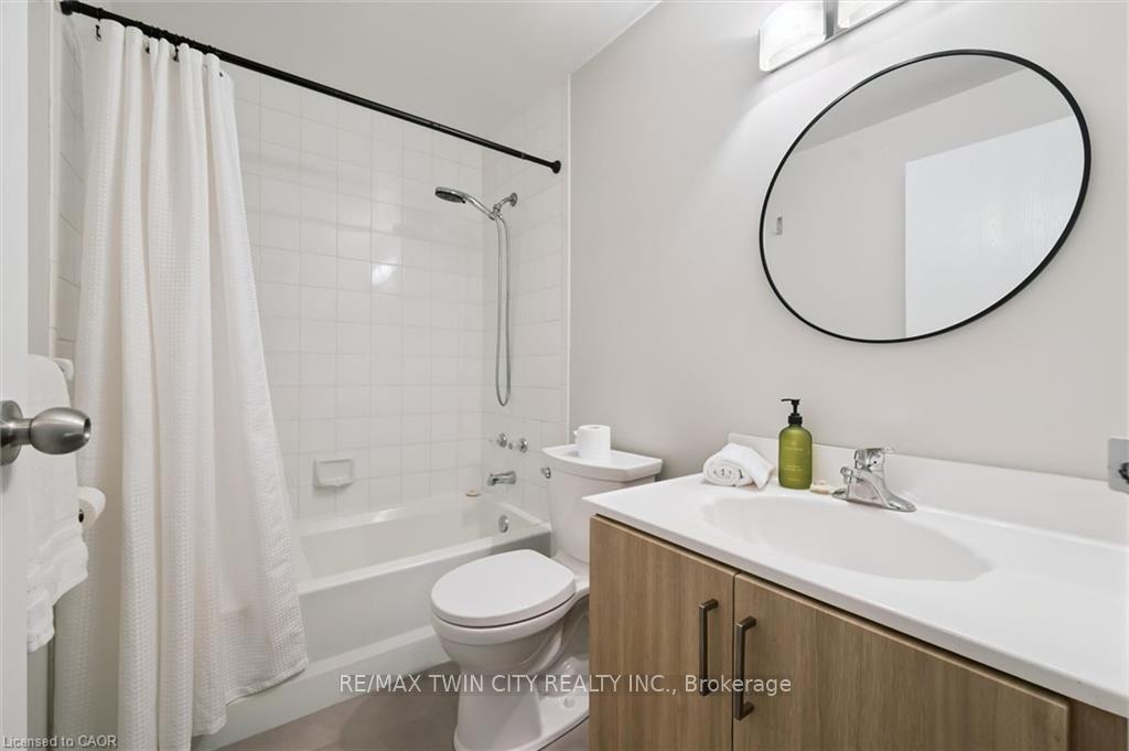 Photo 13 of Unit 1603, 35 Green Valley Drive, Kitchener, Pioneer Park — HOMEH