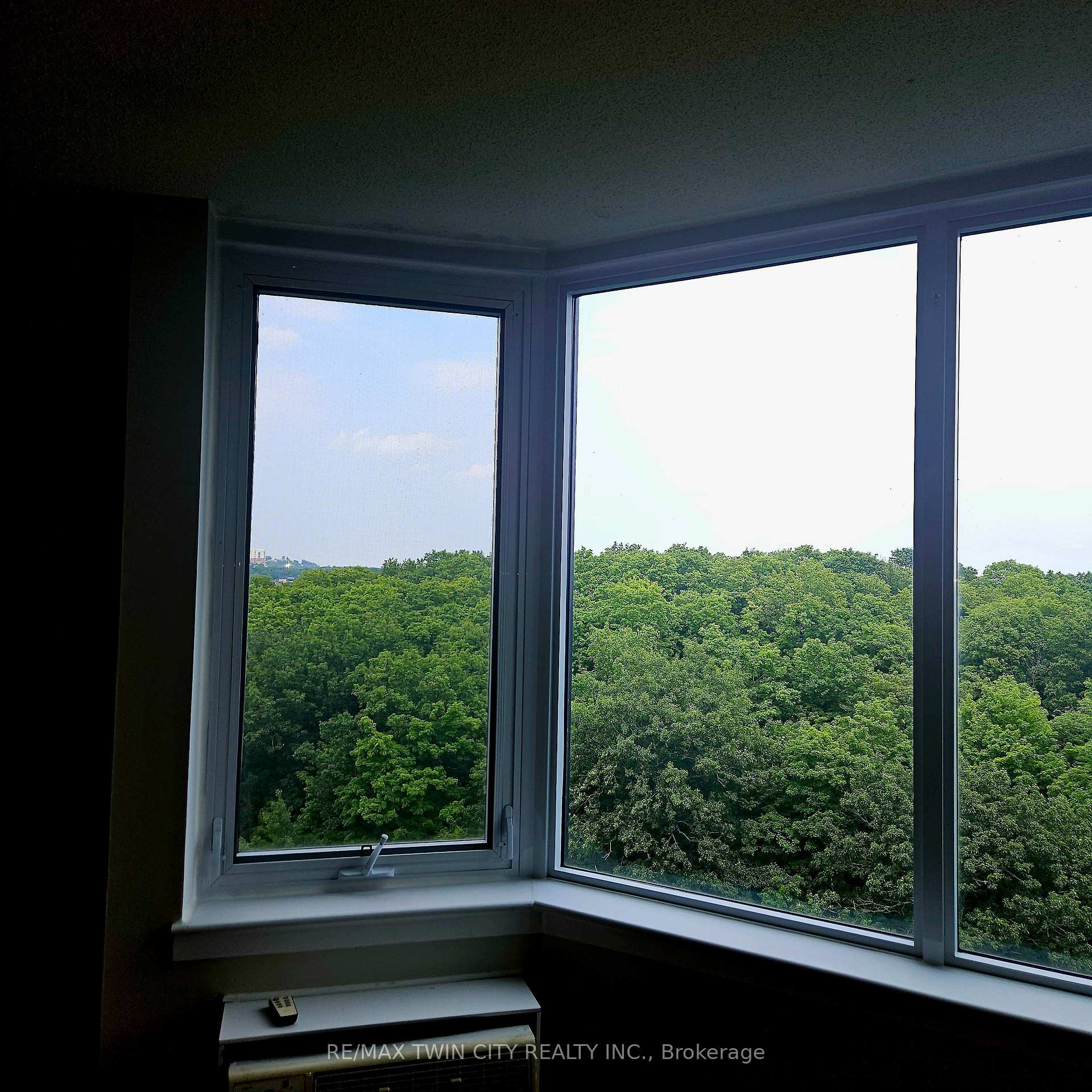 Photo 31 of Unit 1603, 35 Green Valley Drive, Kitchener, Pioneer Park — HOMEH