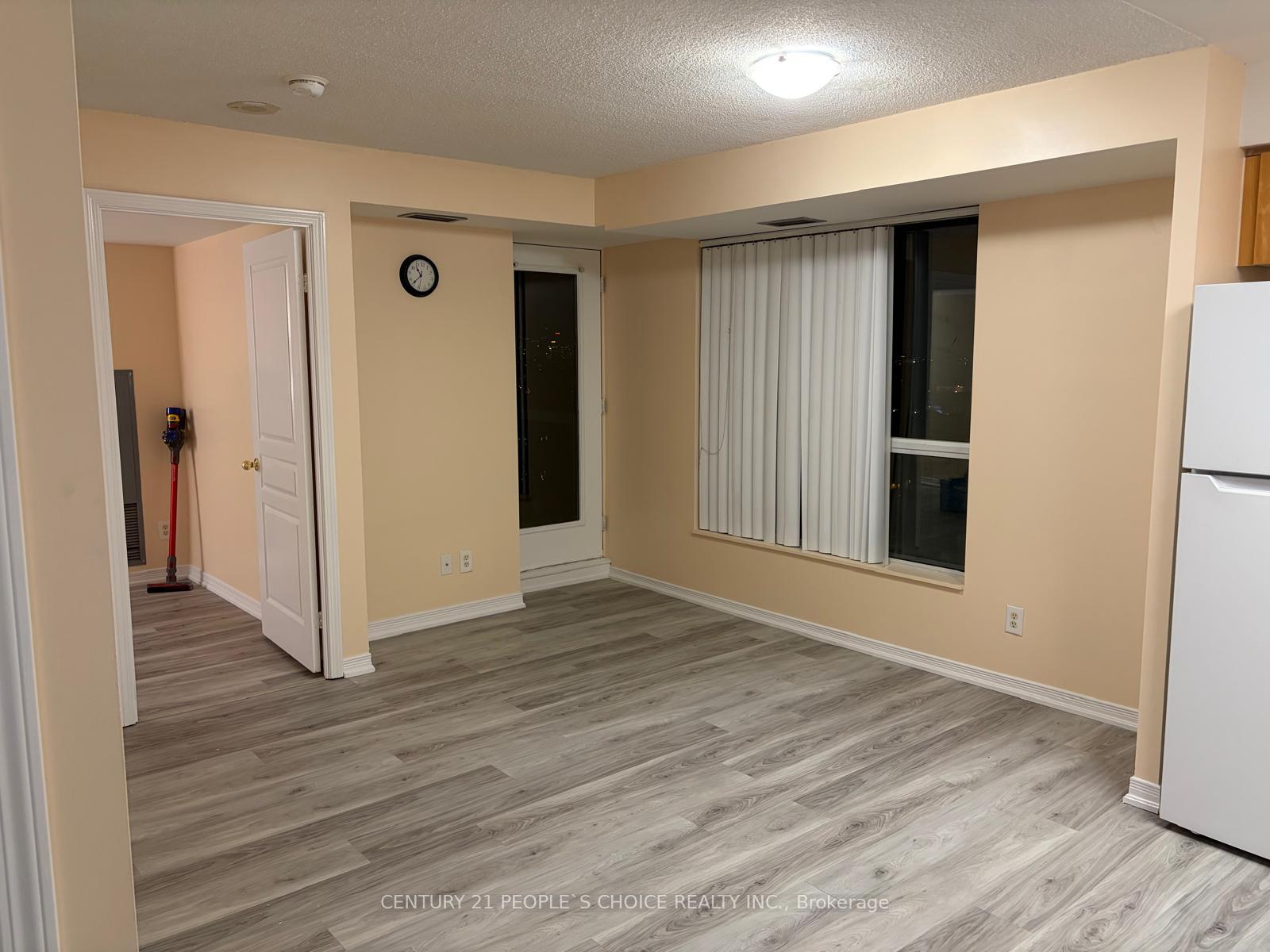 Photo 6 of Unit 1504, 2545 Erin Centre Boulevard, Mississauga, Central Erin Mills — HOMEH