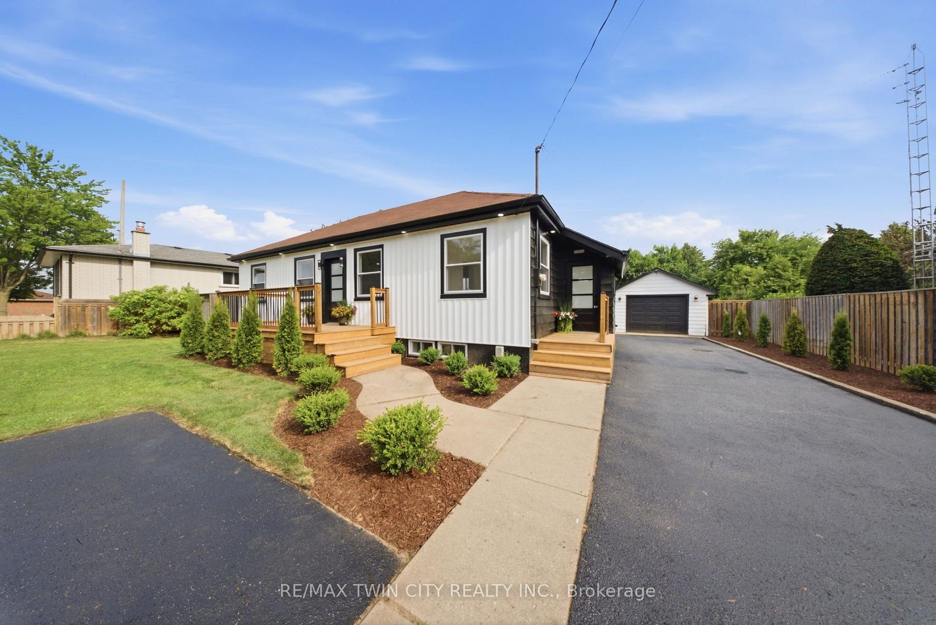 Photo 4 of 92 Fairview Drive, Brantford, Fairview/Greenbrier — HOMEH