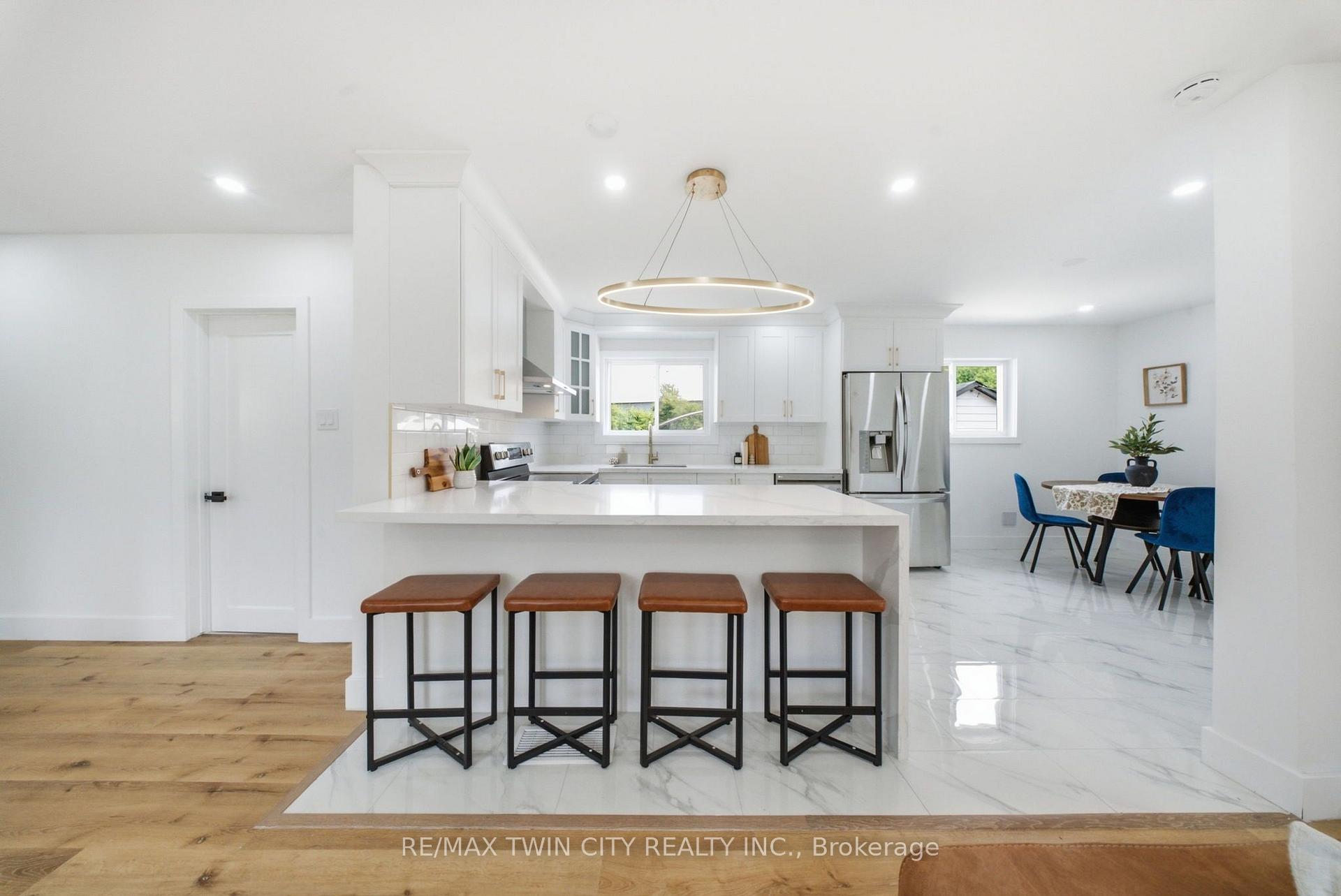 Photo 11 of 92 Fairview Drive, Brantford, Fairview/Greenbrier — HOMEH