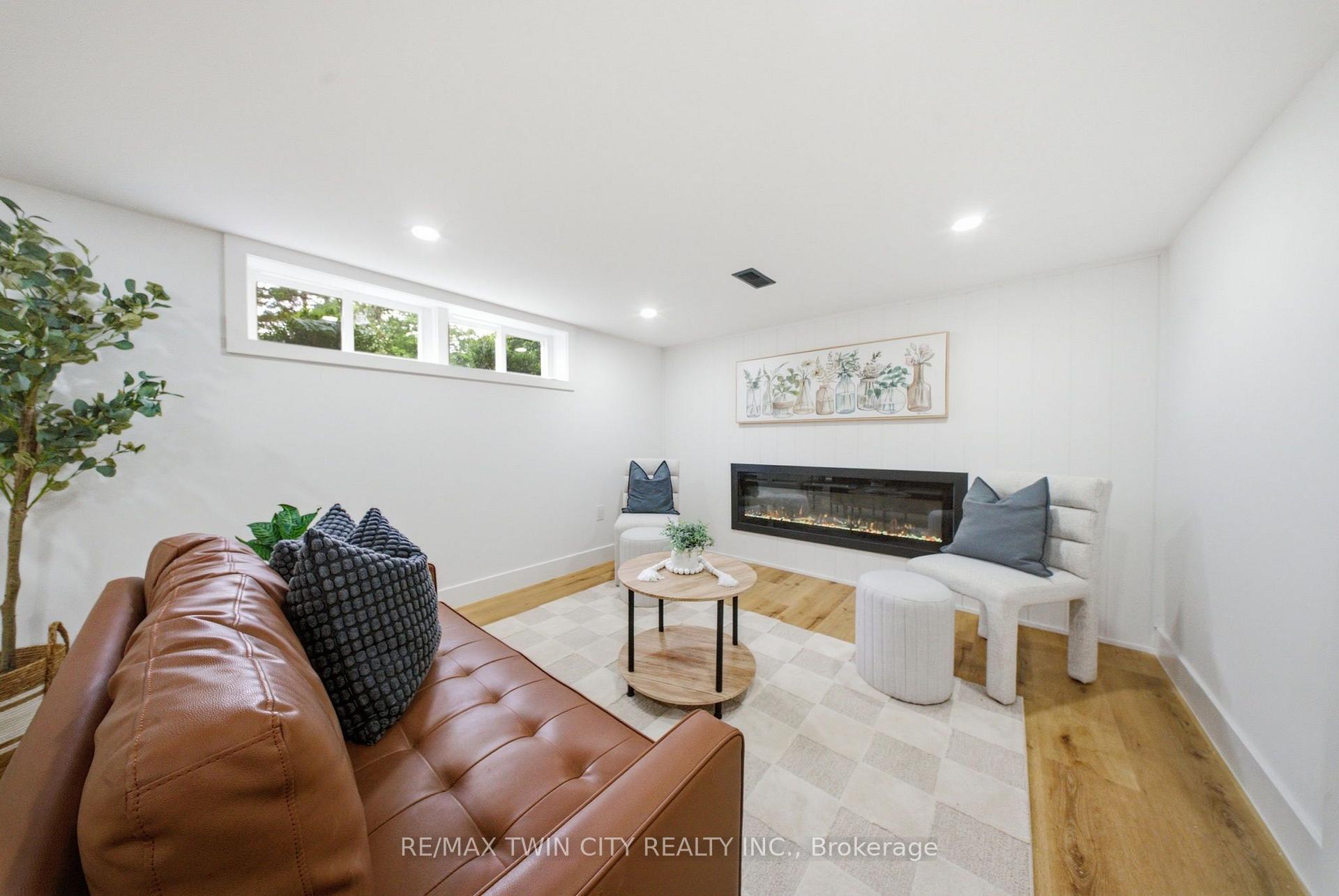 Photo 21 of 92 Fairview Drive, Brantford, Fairview/Greenbrier — HOMEH