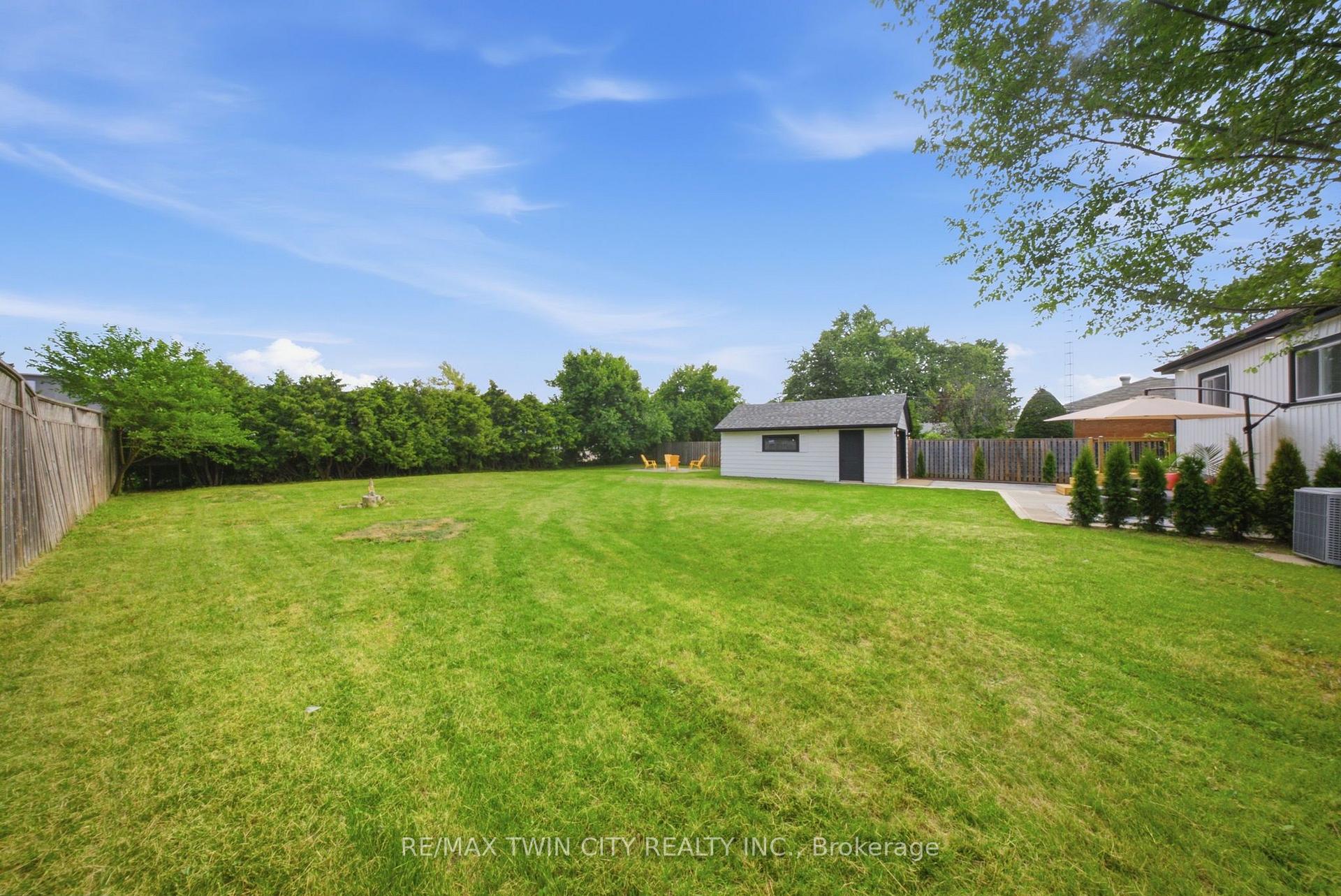 Photo 33 of 92 Fairview Drive, Brantford, Fairview/Greenbrier — HOMEH