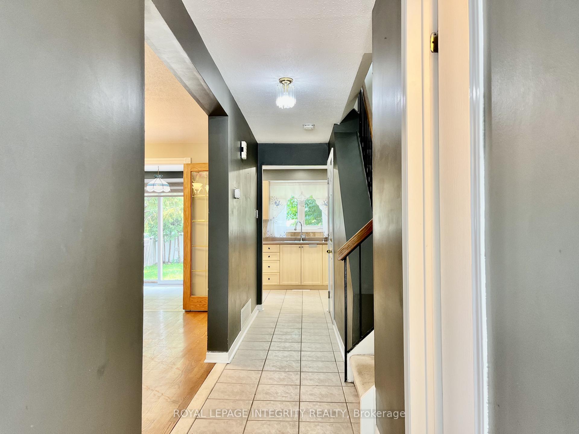 Photo 2 of 1843 Prestwick Drive, Ottawa, Queenswood Heights South — HOMEH