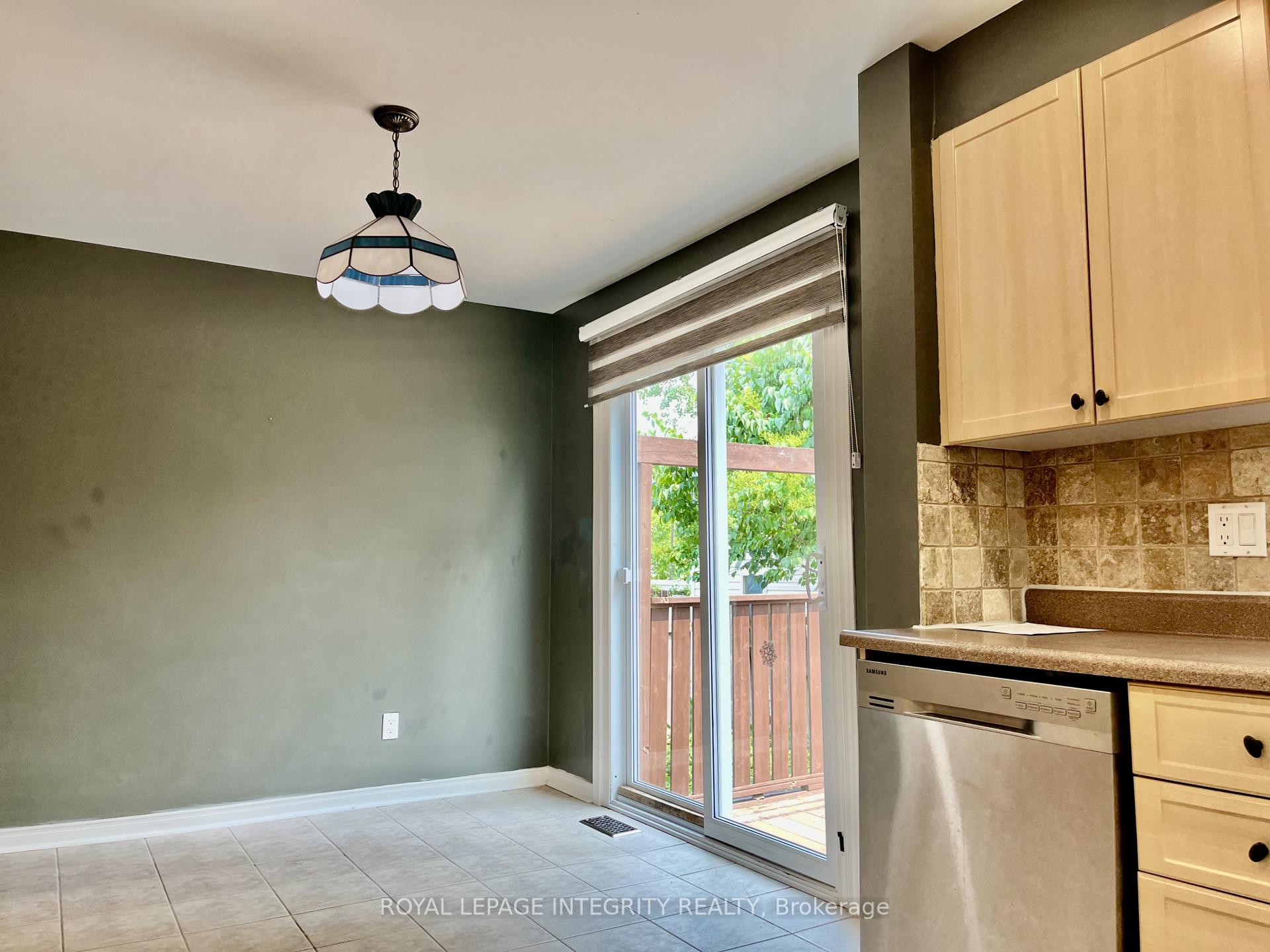 Photo 4 of 1843 Prestwick Drive, Ottawa, Queenswood Heights South — HOMEH
