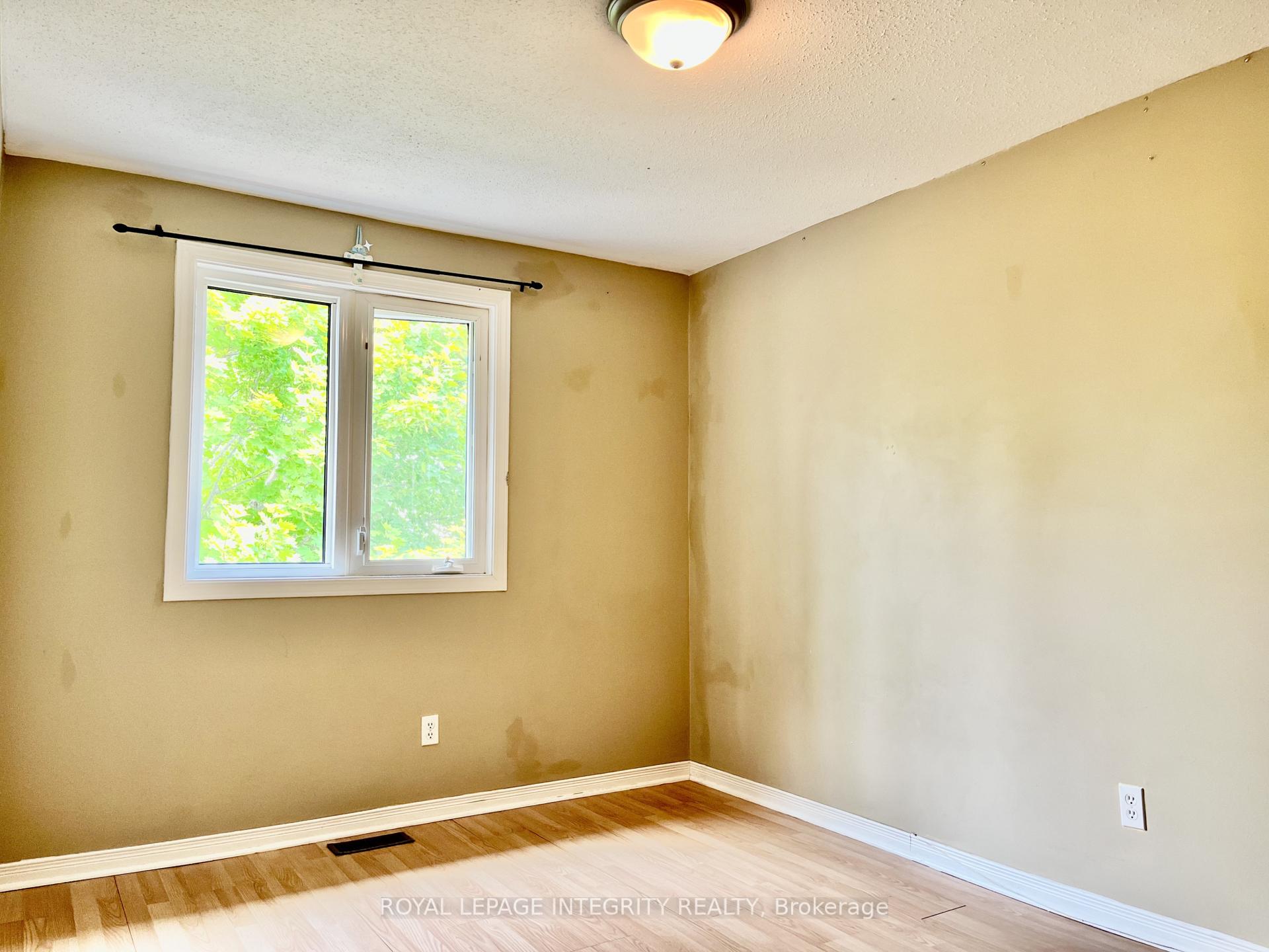 Photo 12 of 1843 Prestwick Drive, Ottawa, Queenswood Heights South — HOMEH