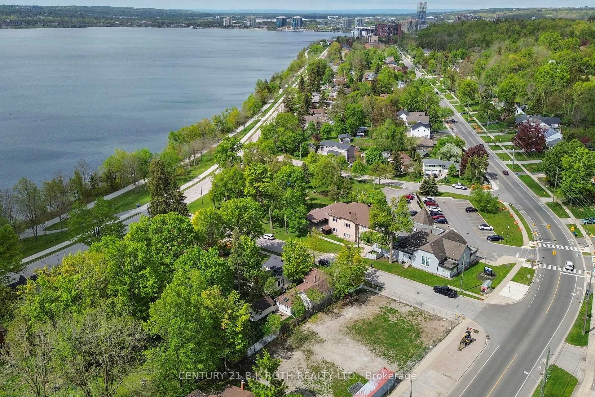 Photo 2 of 193 Blake Street, Barrie, North Shore — HOMEH