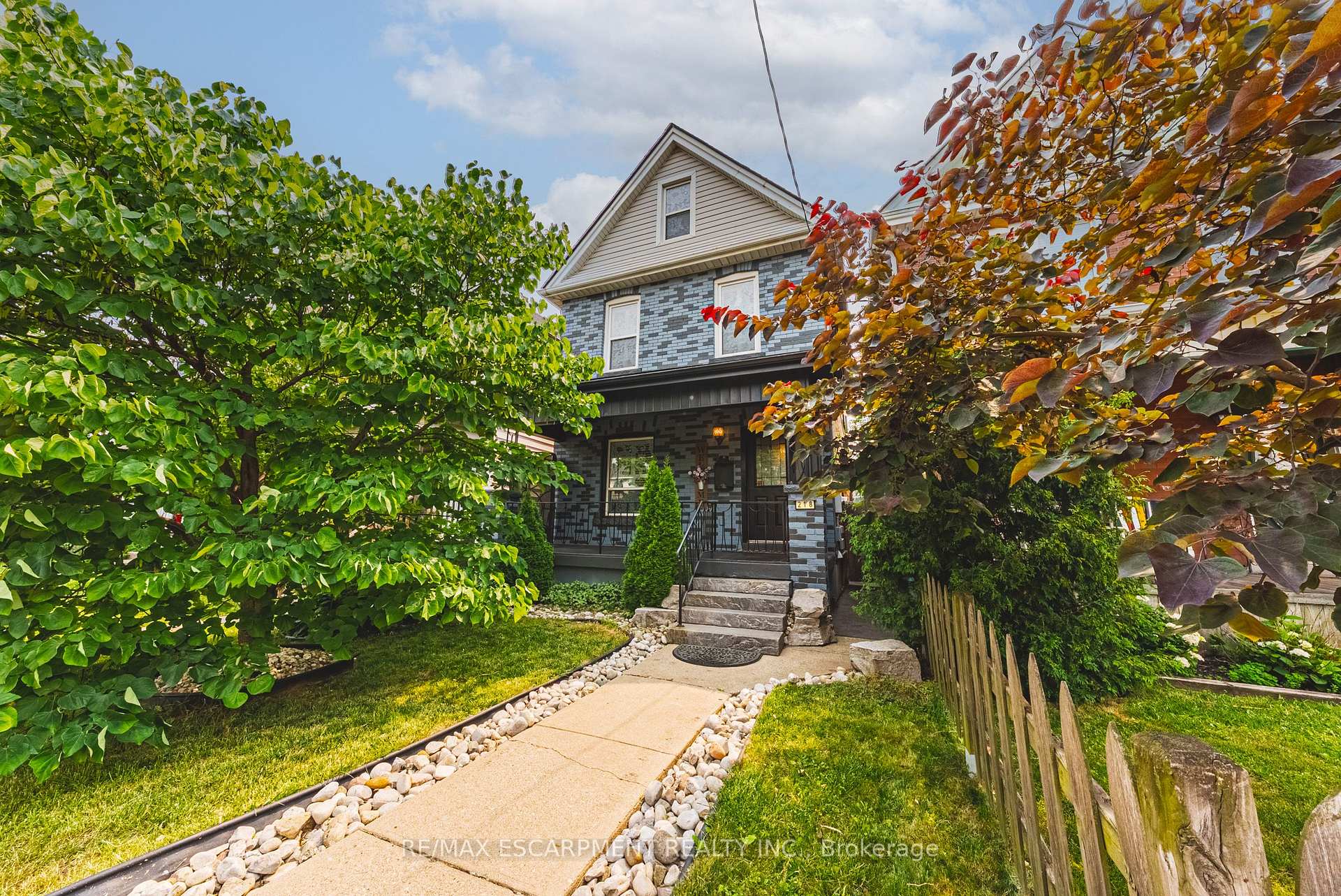 Front of 218 Grosvenor Avenue N