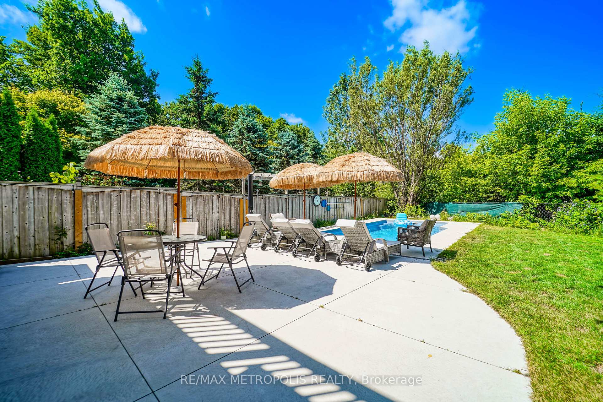 Photo 10 of 114 Selwyn Road, Richmond Hill, Jefferson — HOMEH
