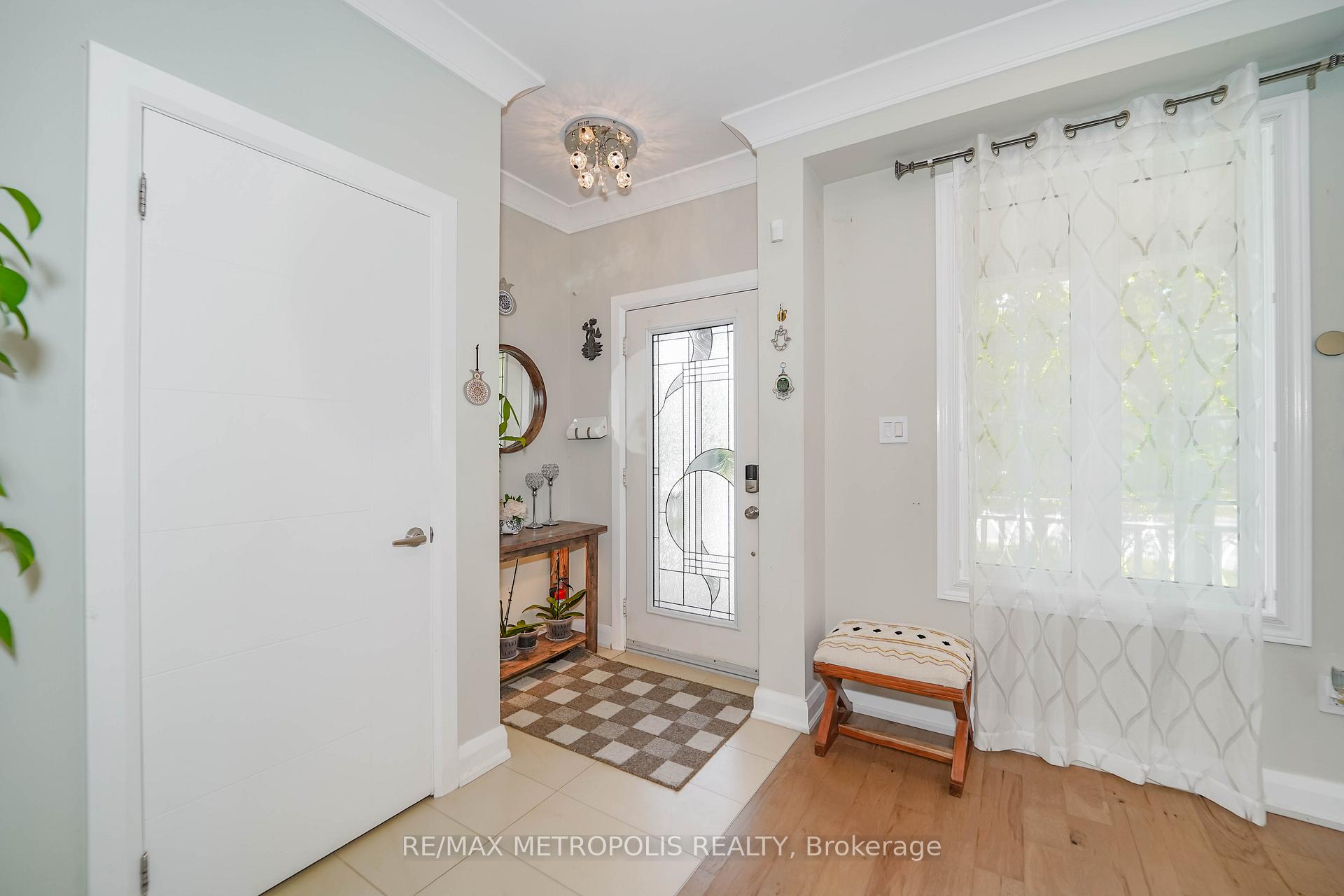 Photo 15 of 114 Selwyn Road, Richmond Hill, Jefferson — HOMEH