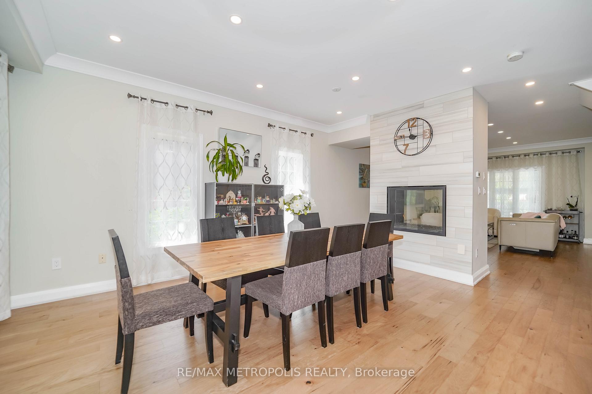Photo 16 of 114 Selwyn Road, Richmond Hill, Jefferson — HOMEH