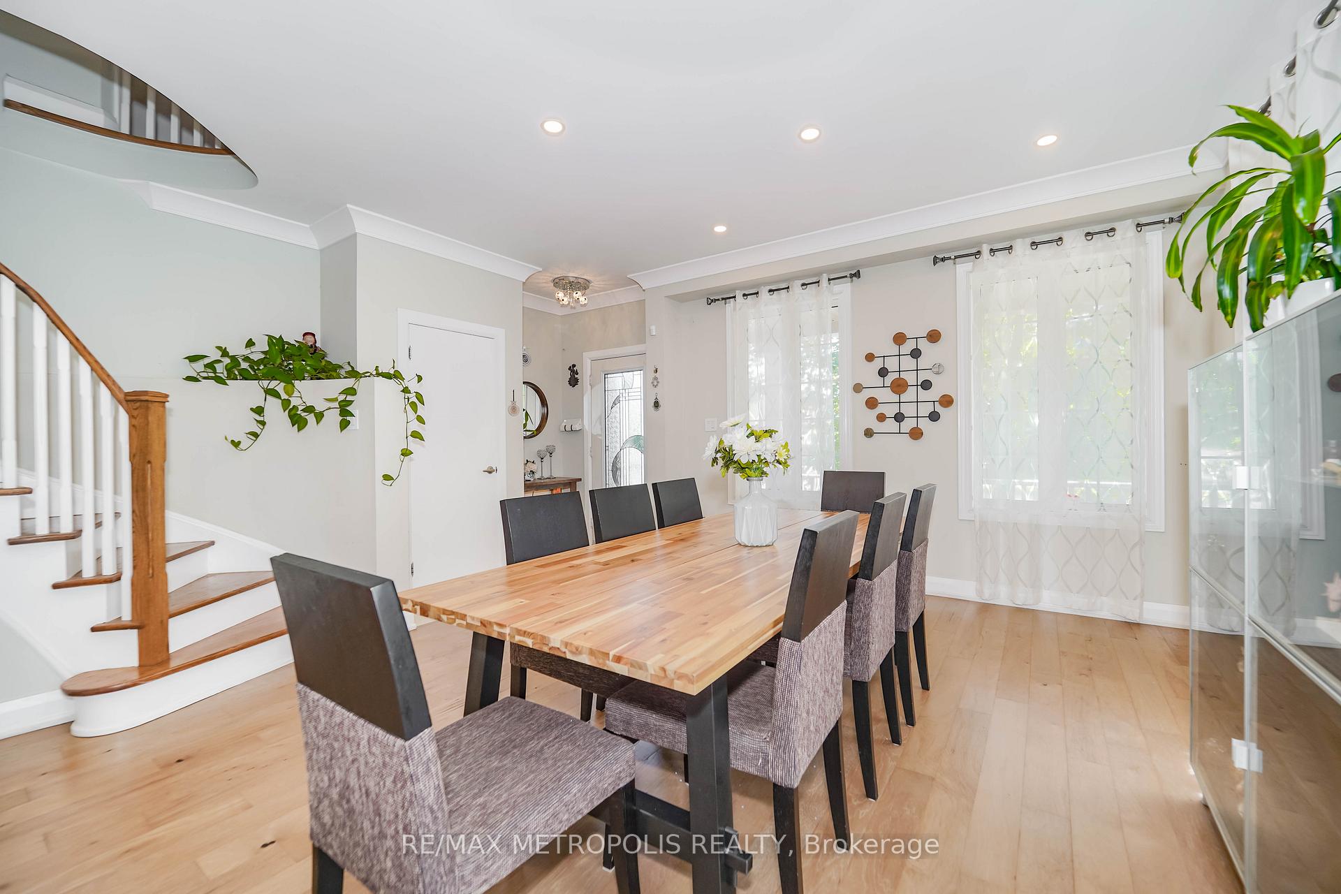 Photo 17 of 114 Selwyn Road, Richmond Hill, Jefferson — HOMEH