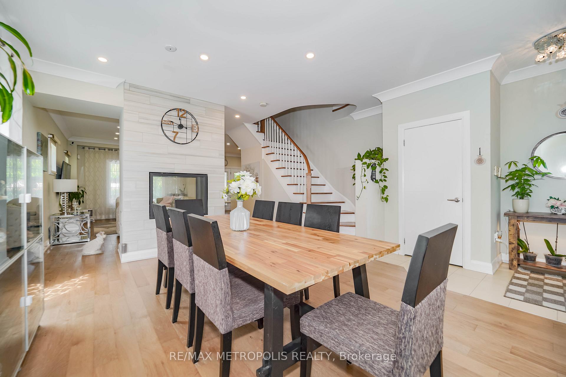 Photo 18 of 114 Selwyn Road, Richmond Hill, Jefferson — HOMEH