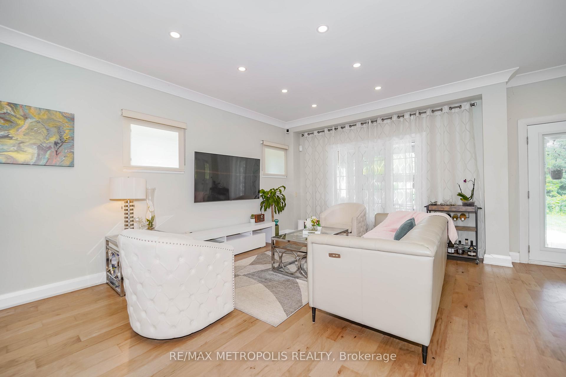 Photo 19 of 114 Selwyn Road, Richmond Hill, Jefferson — HOMEH