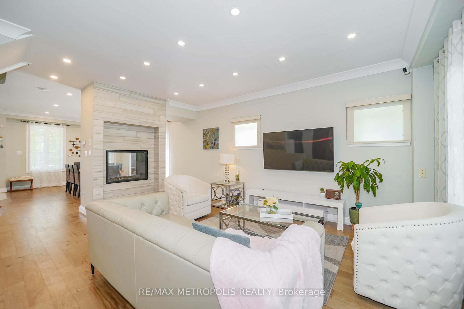 Photo 20 of 114 Selwyn Road, Richmond Hill, Jefferson — HOMEH